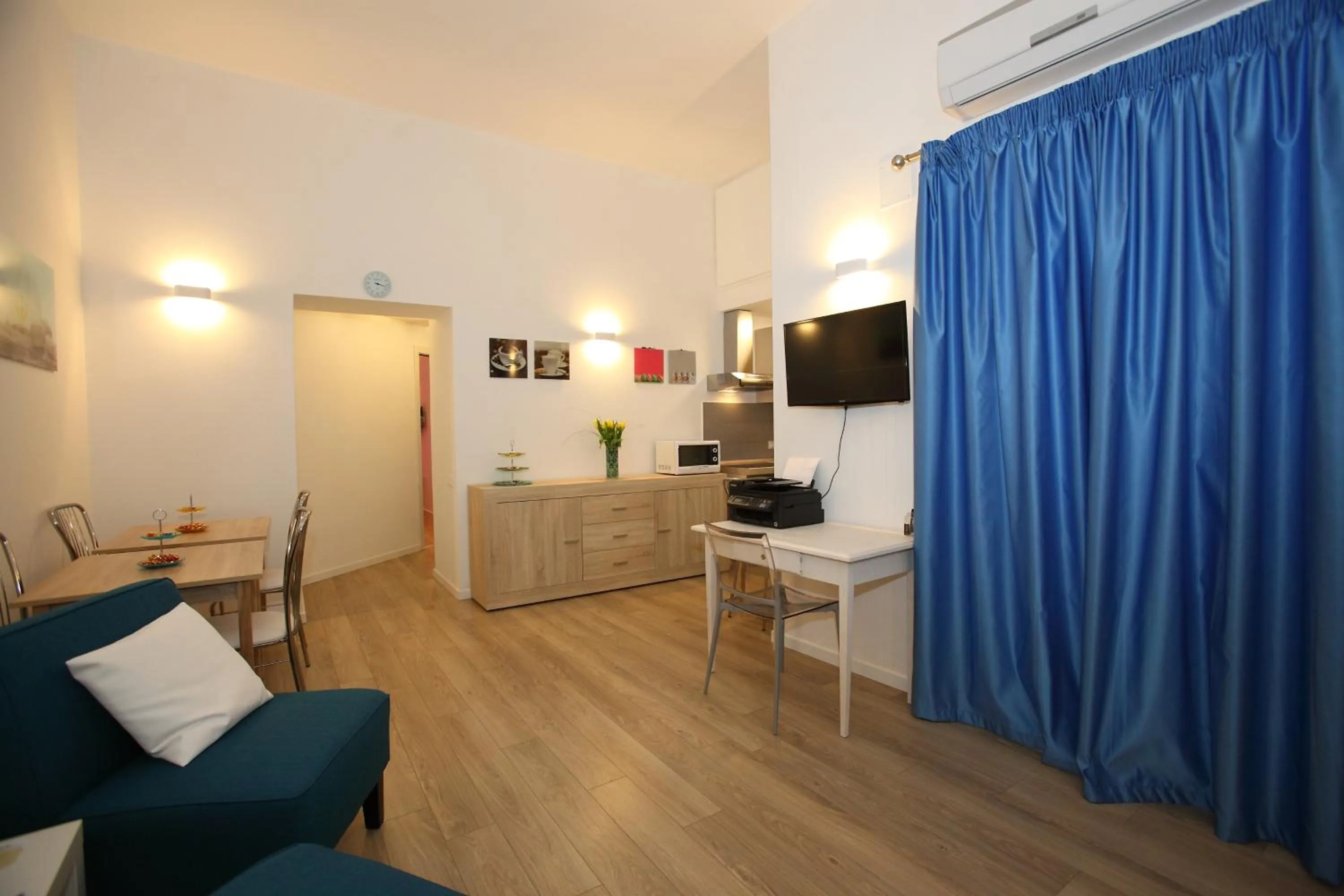 Communal lounge/ TV room in B&B Teatro