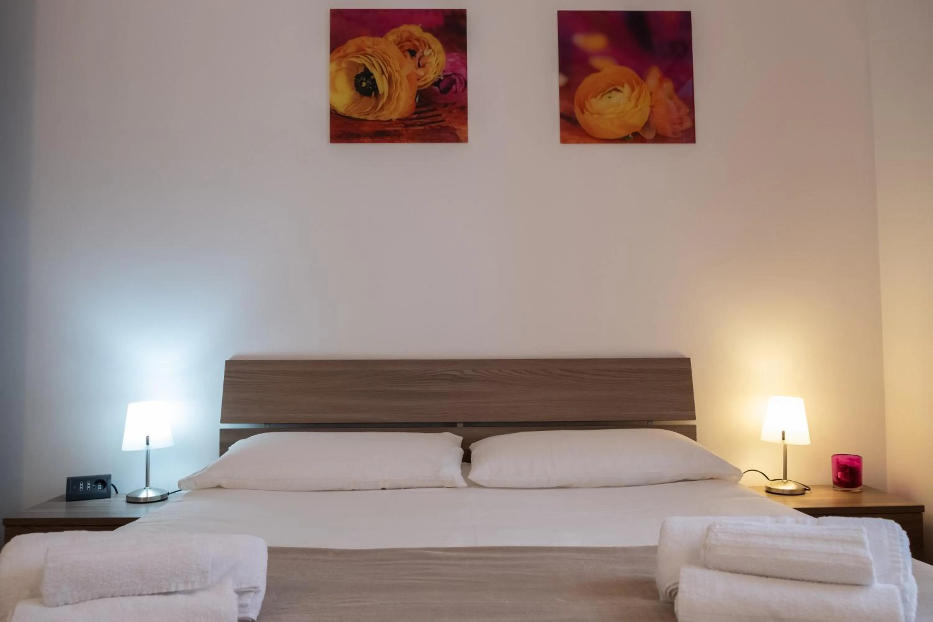 Bathroom, Bed in B&B Teatro