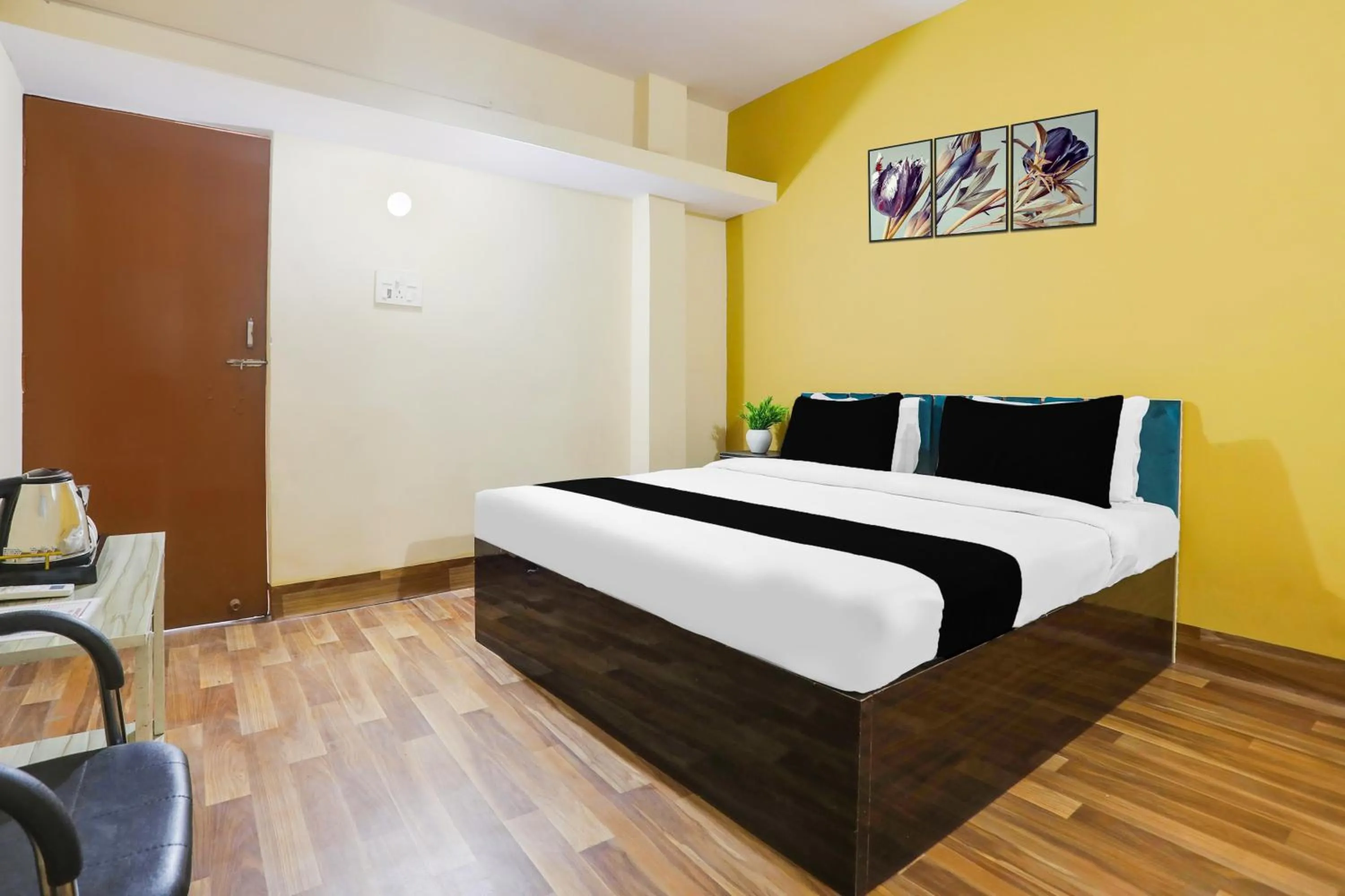 Bedroom, Bed in OYO Vinayaka Guest house