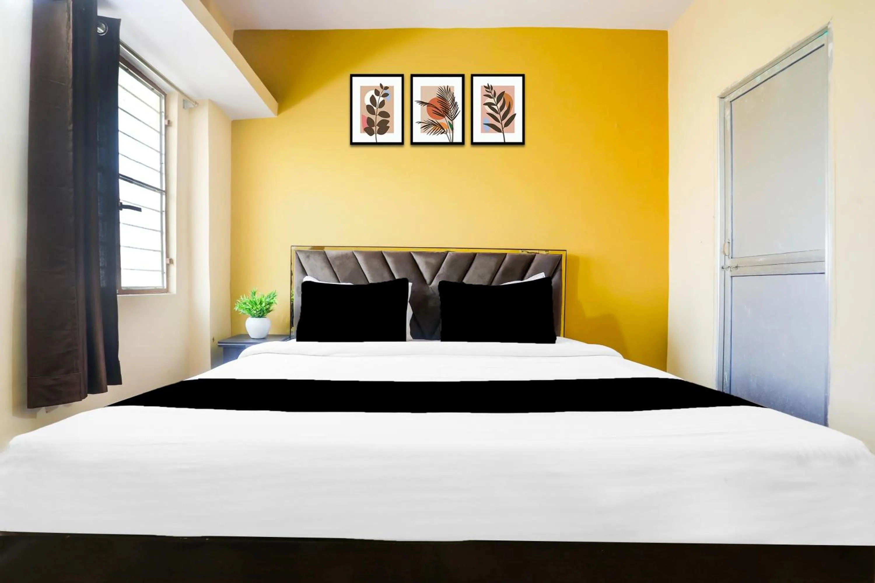 Bedroom, Bed in OYO Vinayaka Guest house