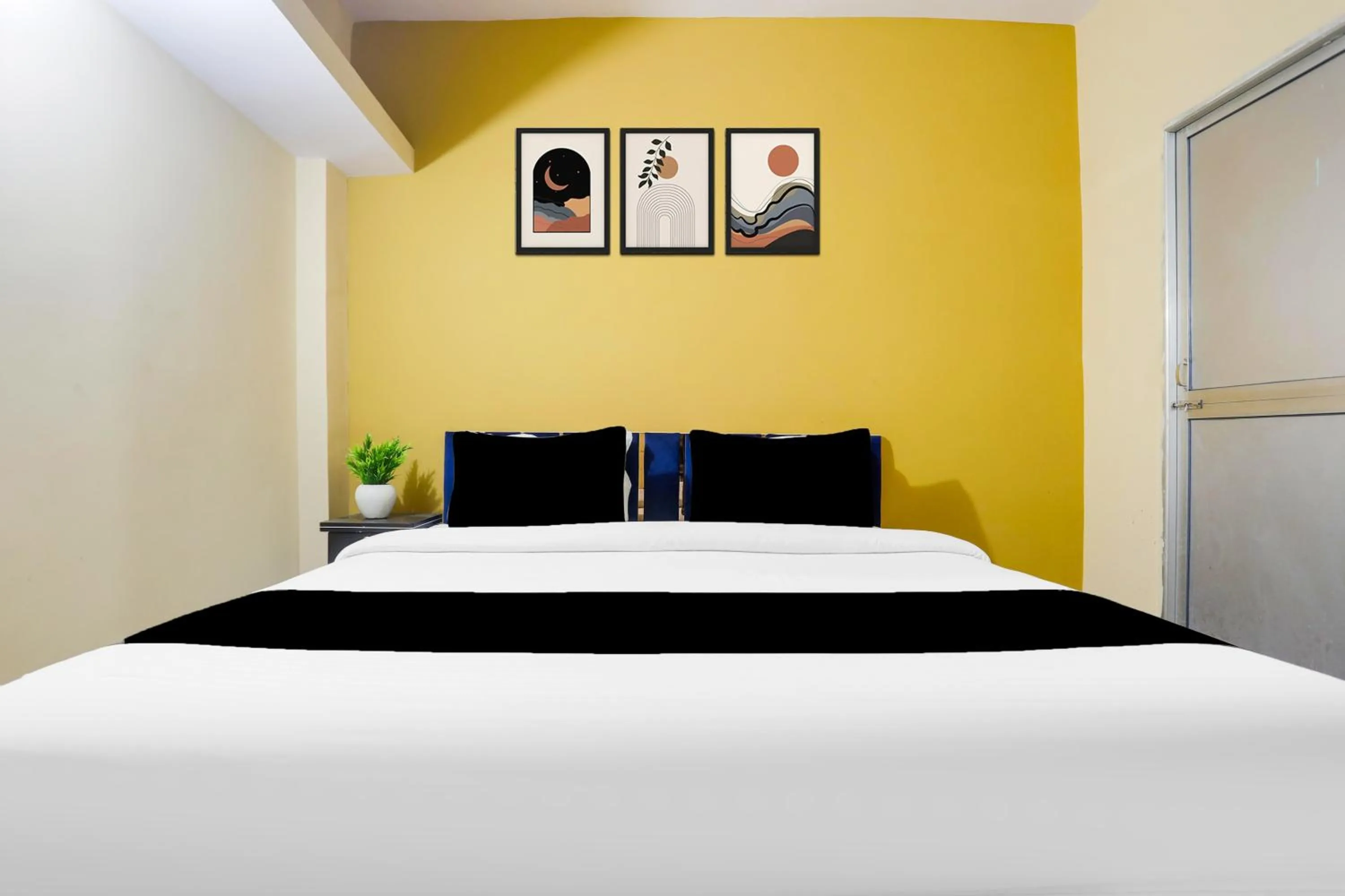 Bedroom, Bed in OYO Vinayaka Guest house
