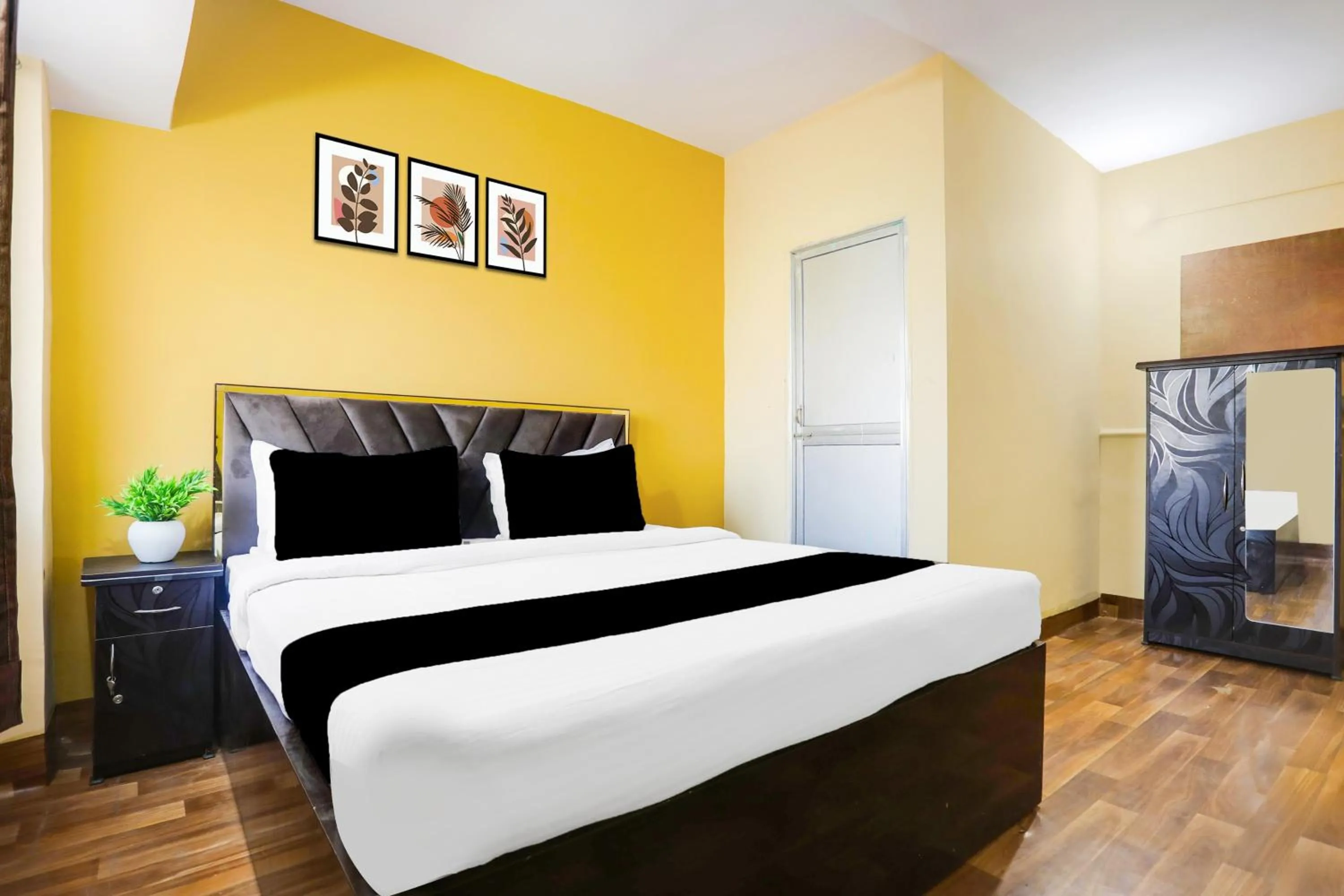 Bedroom, Bed in OYO Vinayaka Guest house