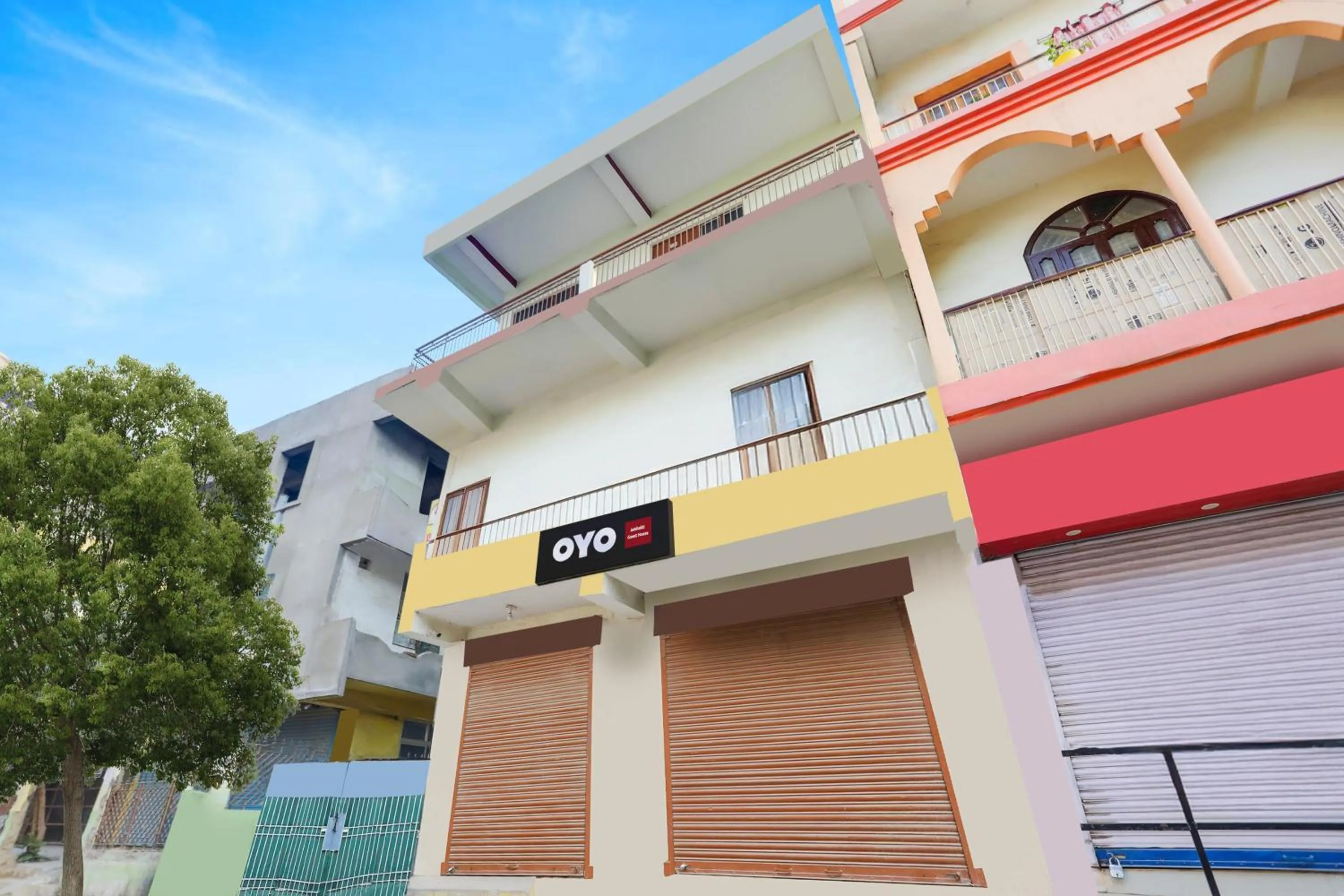 Facade/entrance in OYO Vinayaka Guest house