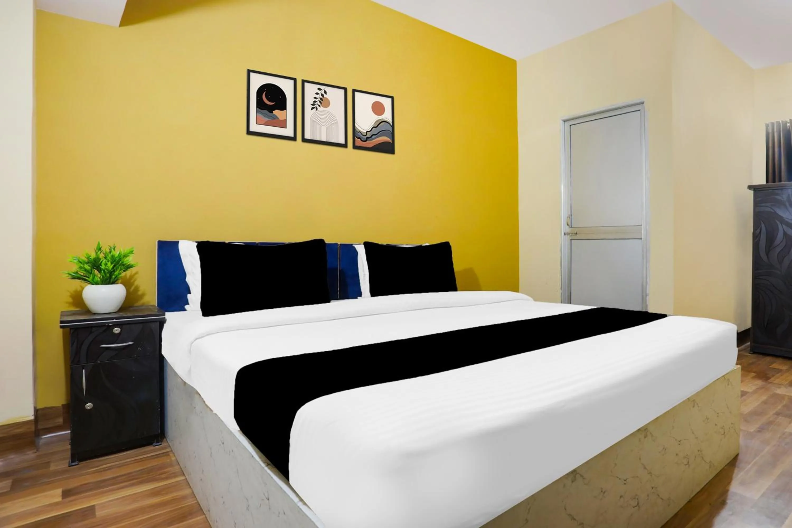 Bedroom, Bed in OYO Vinayaka Guest house