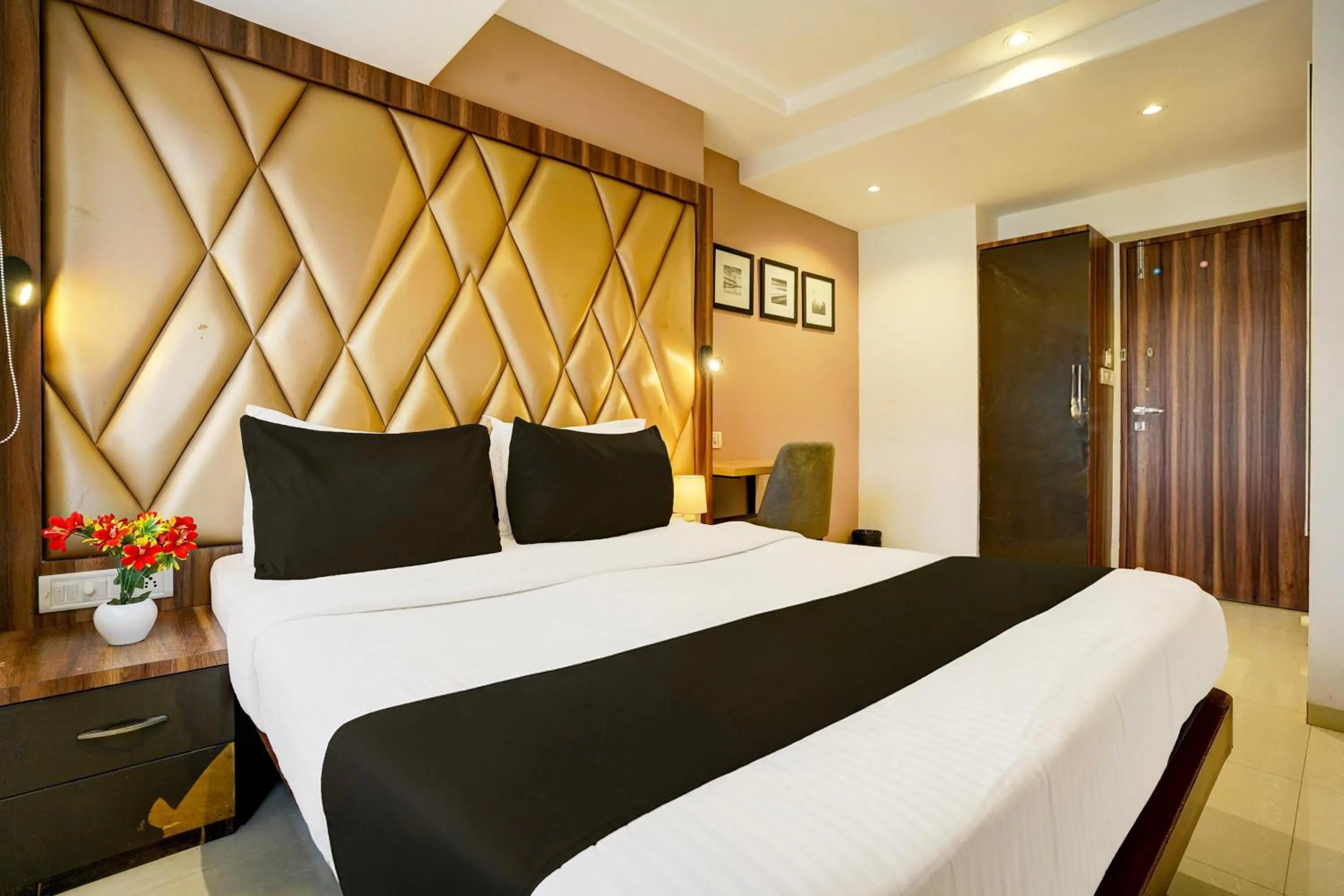 Bedroom, Bed in Super Hotel O Mumbai Central Formerly Park Palace