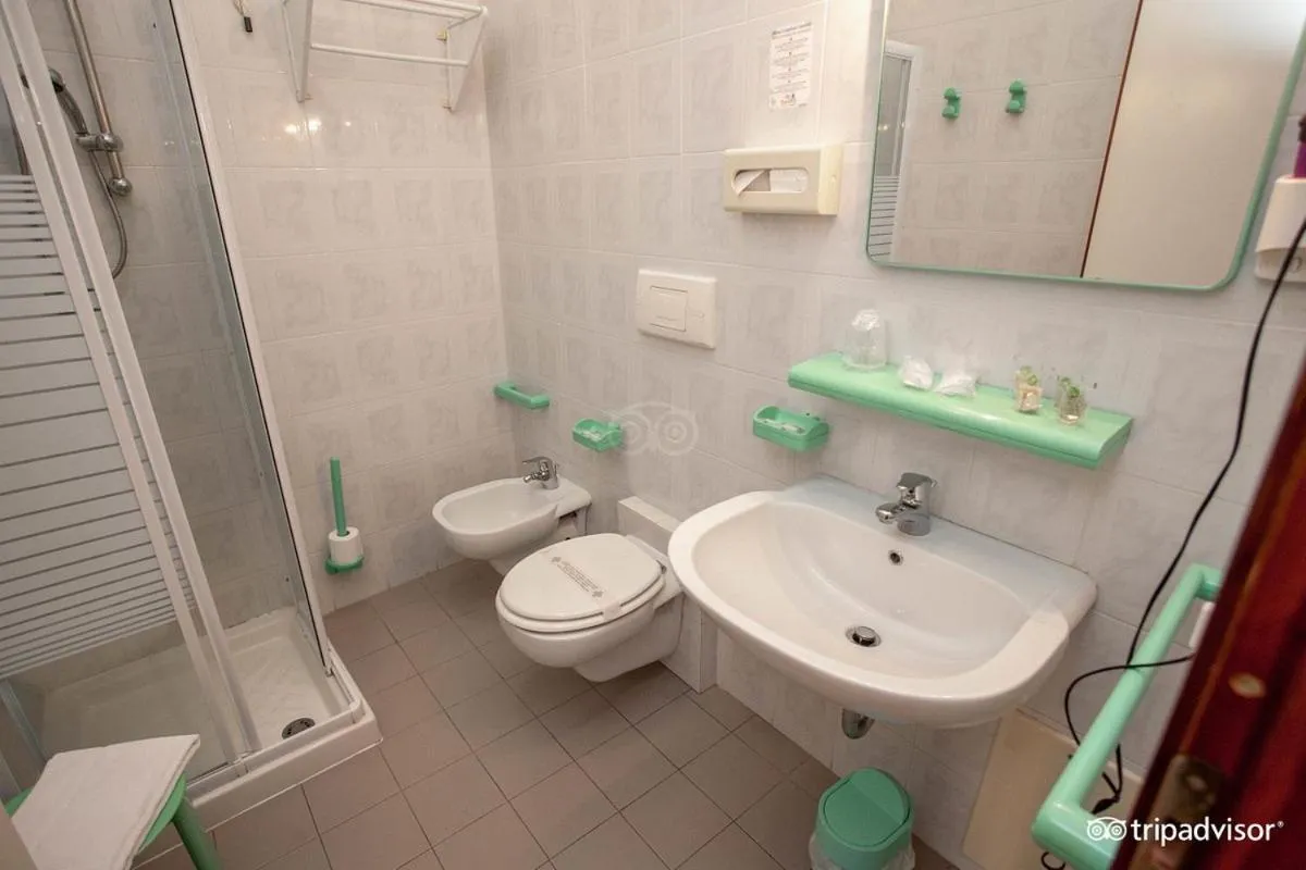 Shower in Hotel Majore