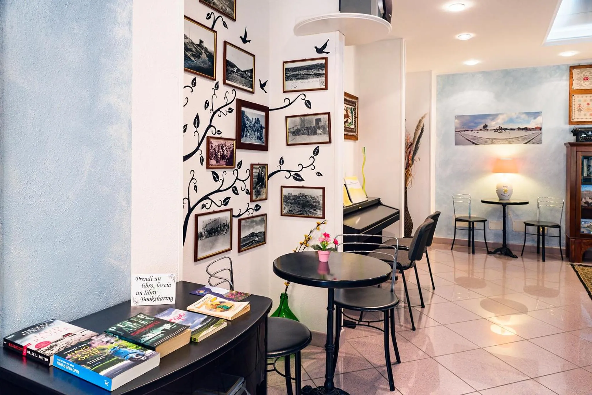 Communal lounge/ TV room in Hotel Majore