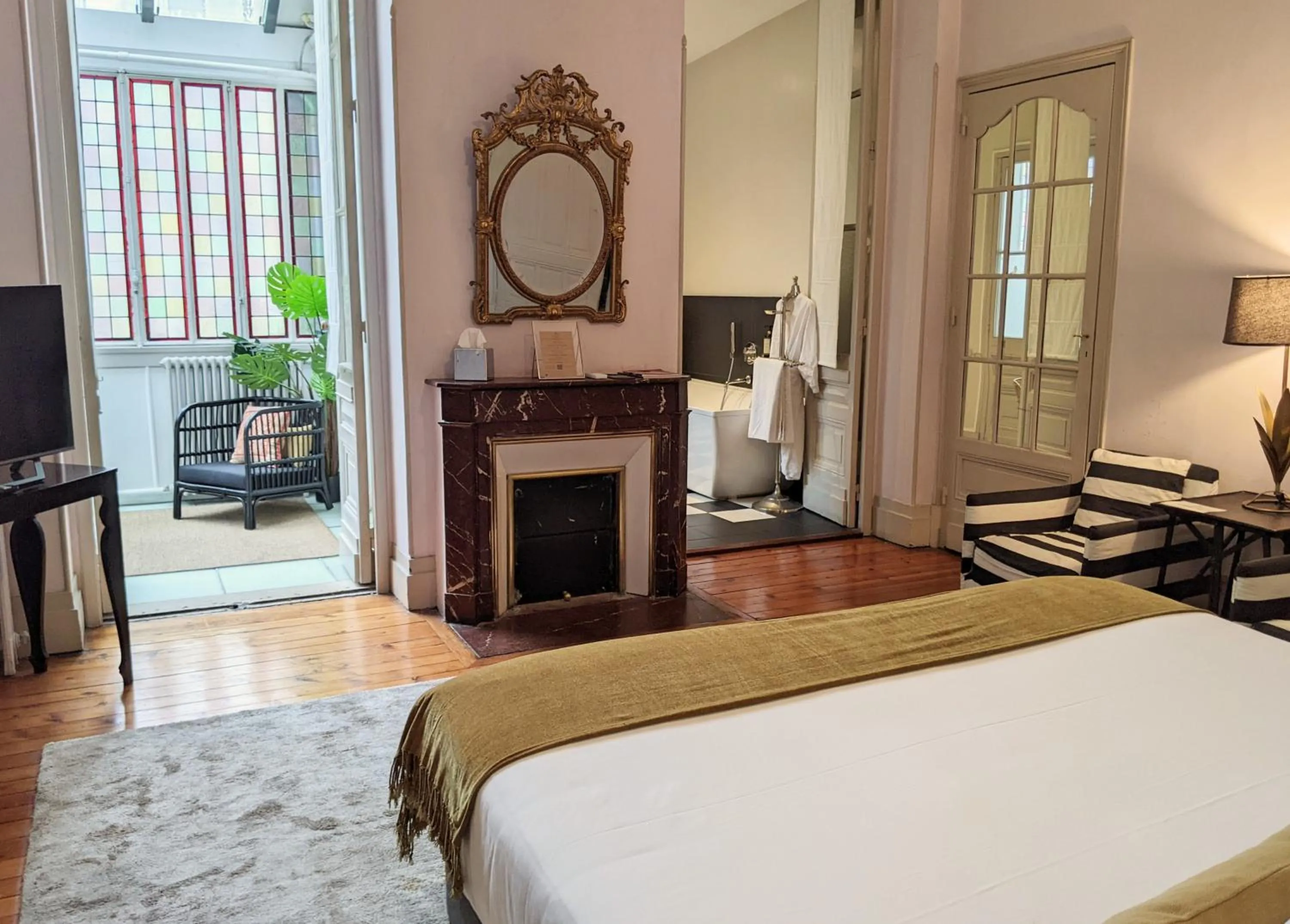 Photo of the whole room in L'Hôtel Particulier Bordeaux