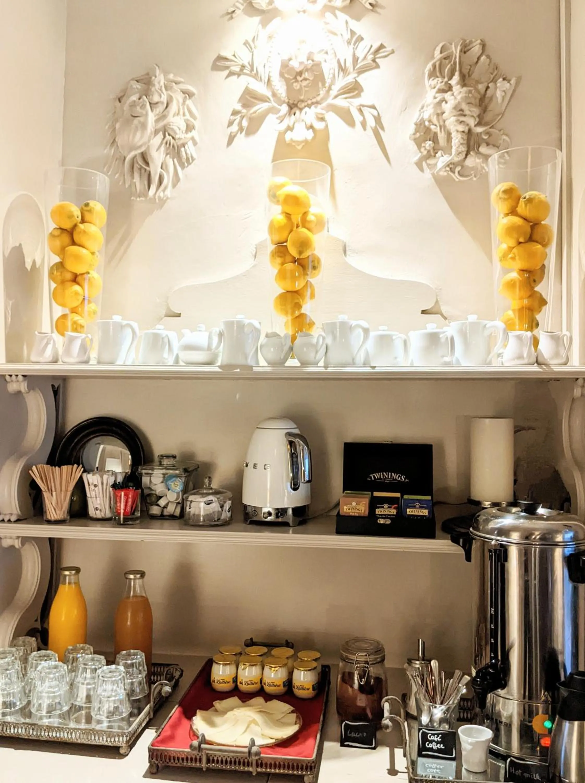 Buffet breakfast in L'Hôtel Particulier Bordeaux