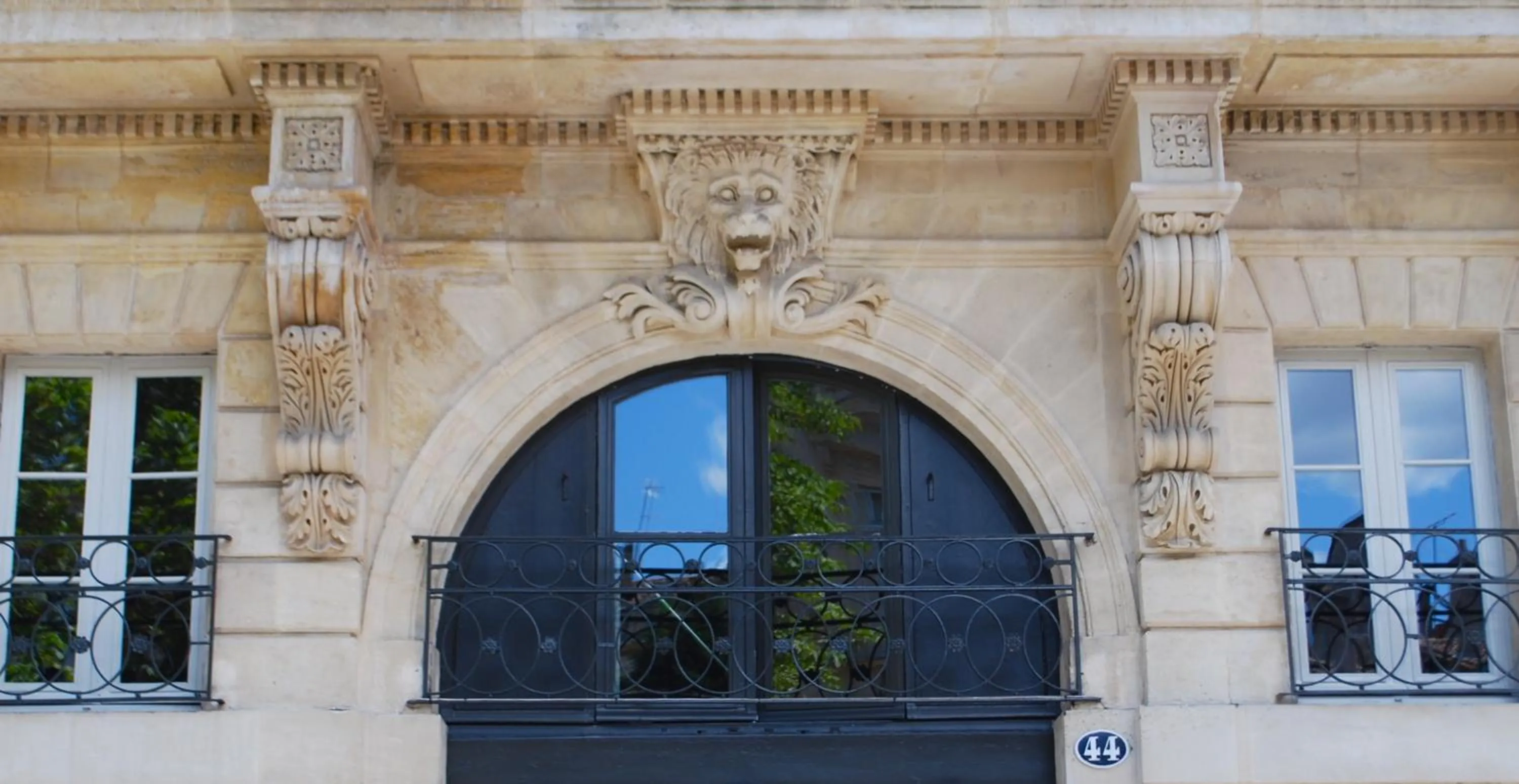 Facade/entrance in L'Hôtel Particulier Bordeaux