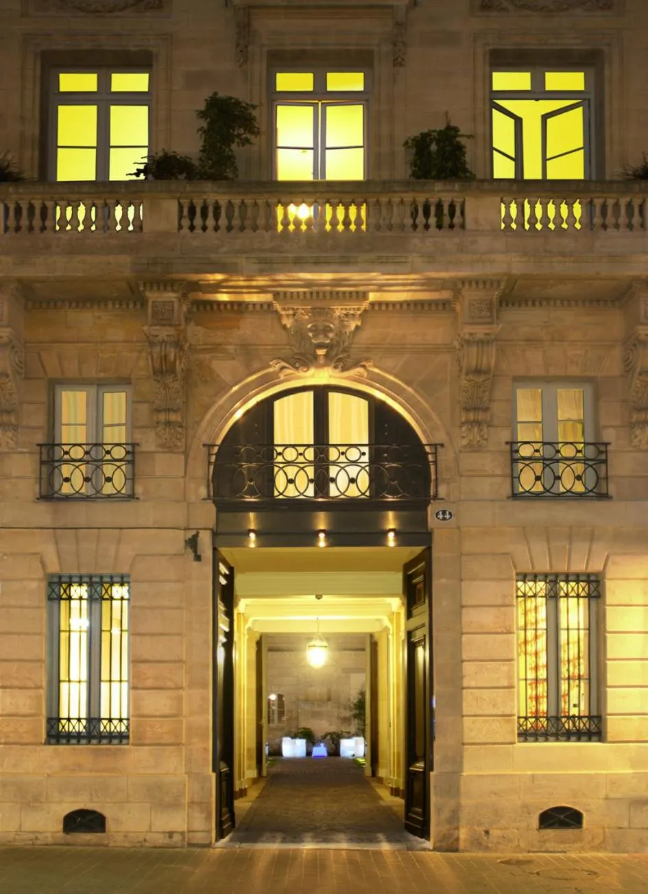 Facade/entrance in L'Hôtel Particulier Bordeaux