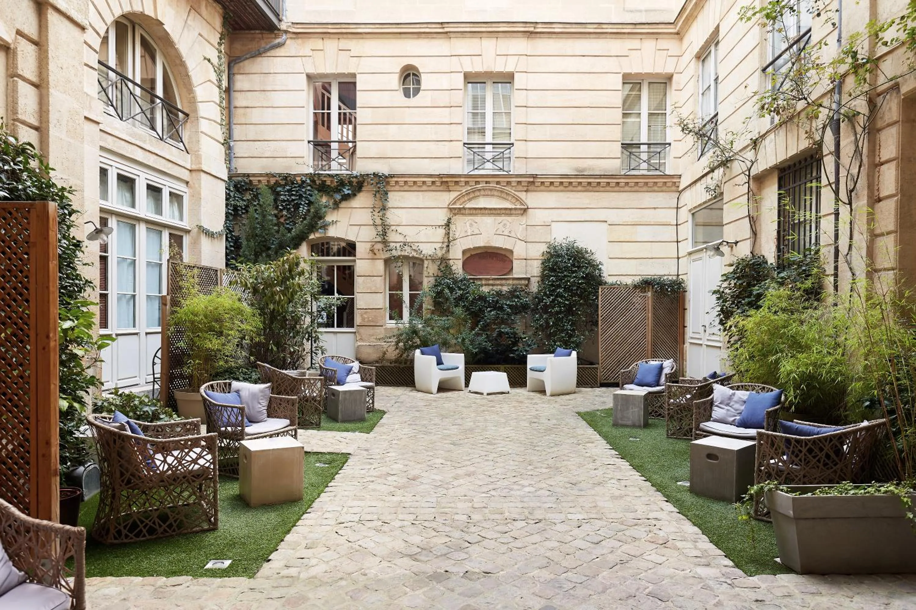 Patio in L'Hôtel Particulier Bordeaux