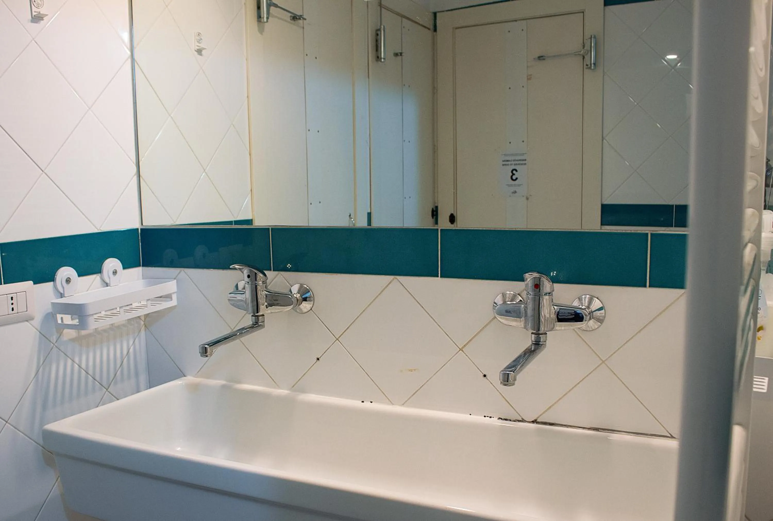 Bathroom in OStellin Genova Hostel