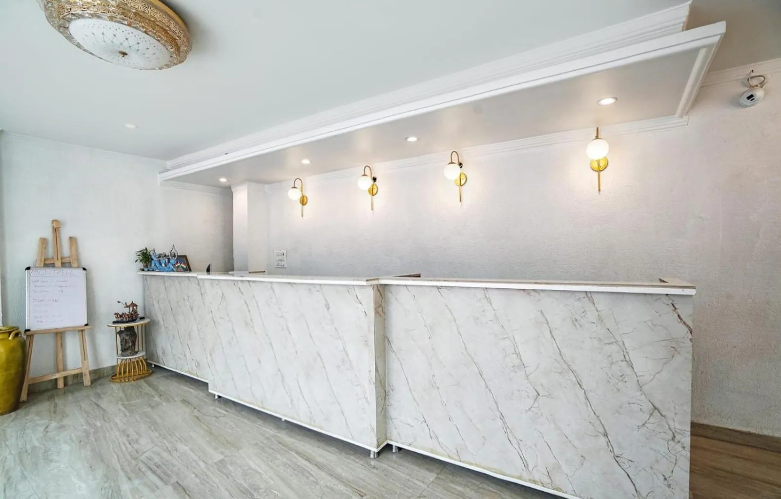 Communal lounge/ TV room in hotel-montreal rishikesh madhuban inn