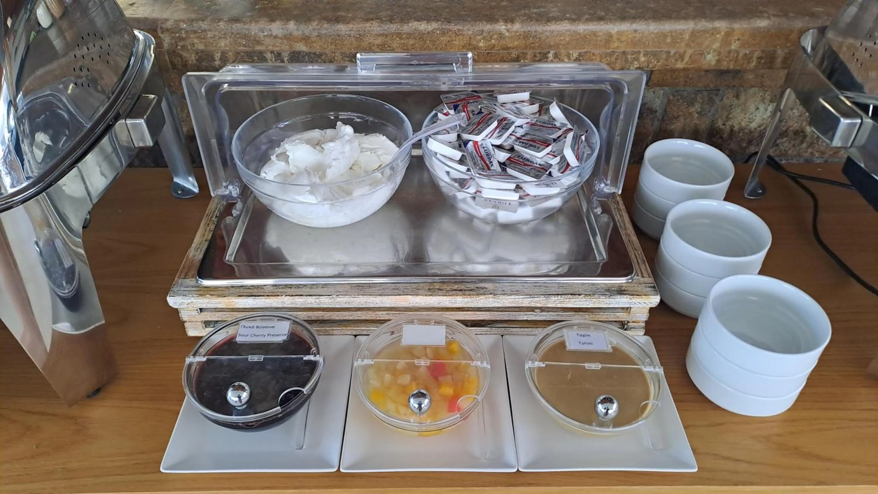 Breakfast in Artemis Plaza