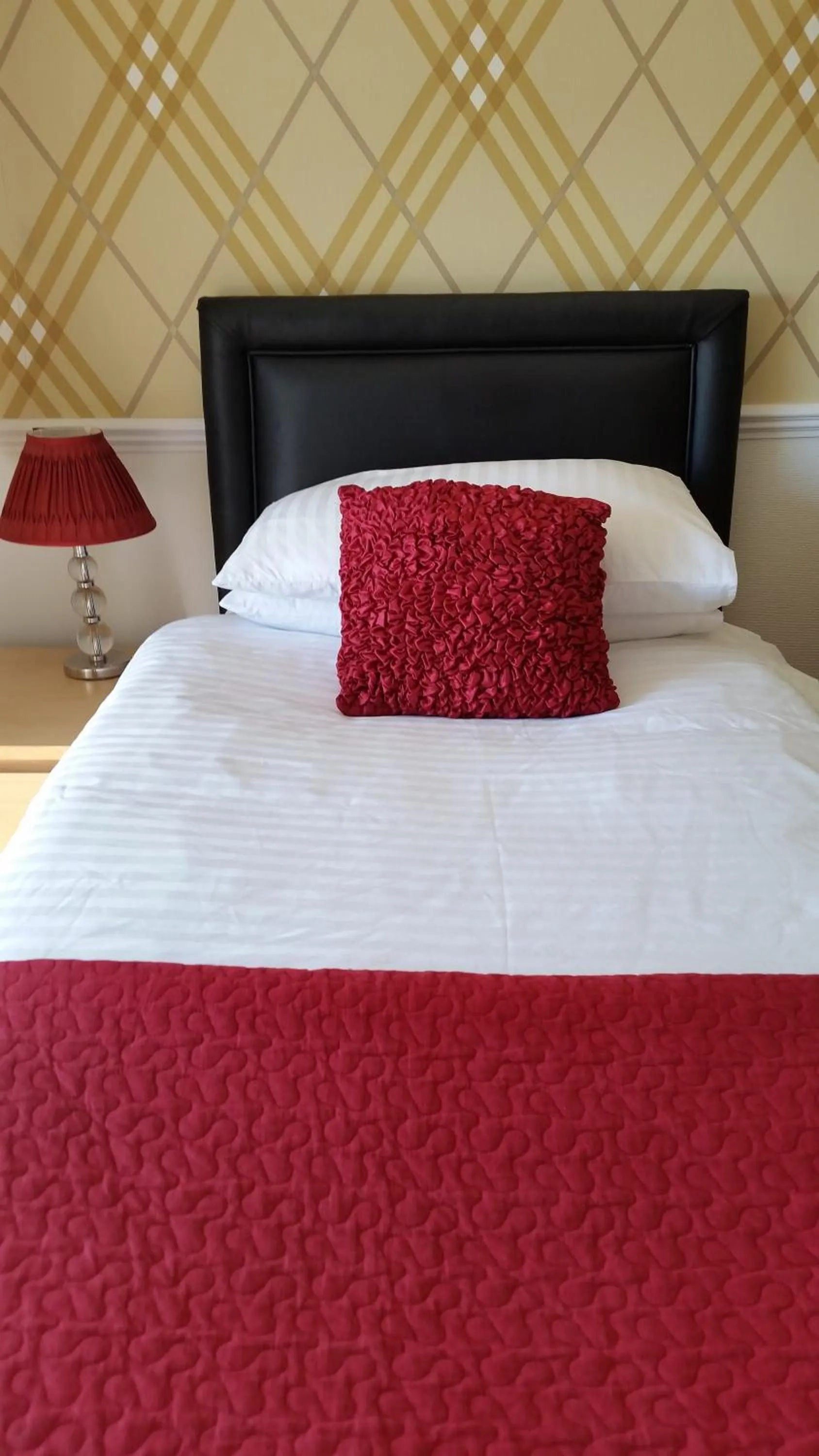 Bed in Gallery Guest House