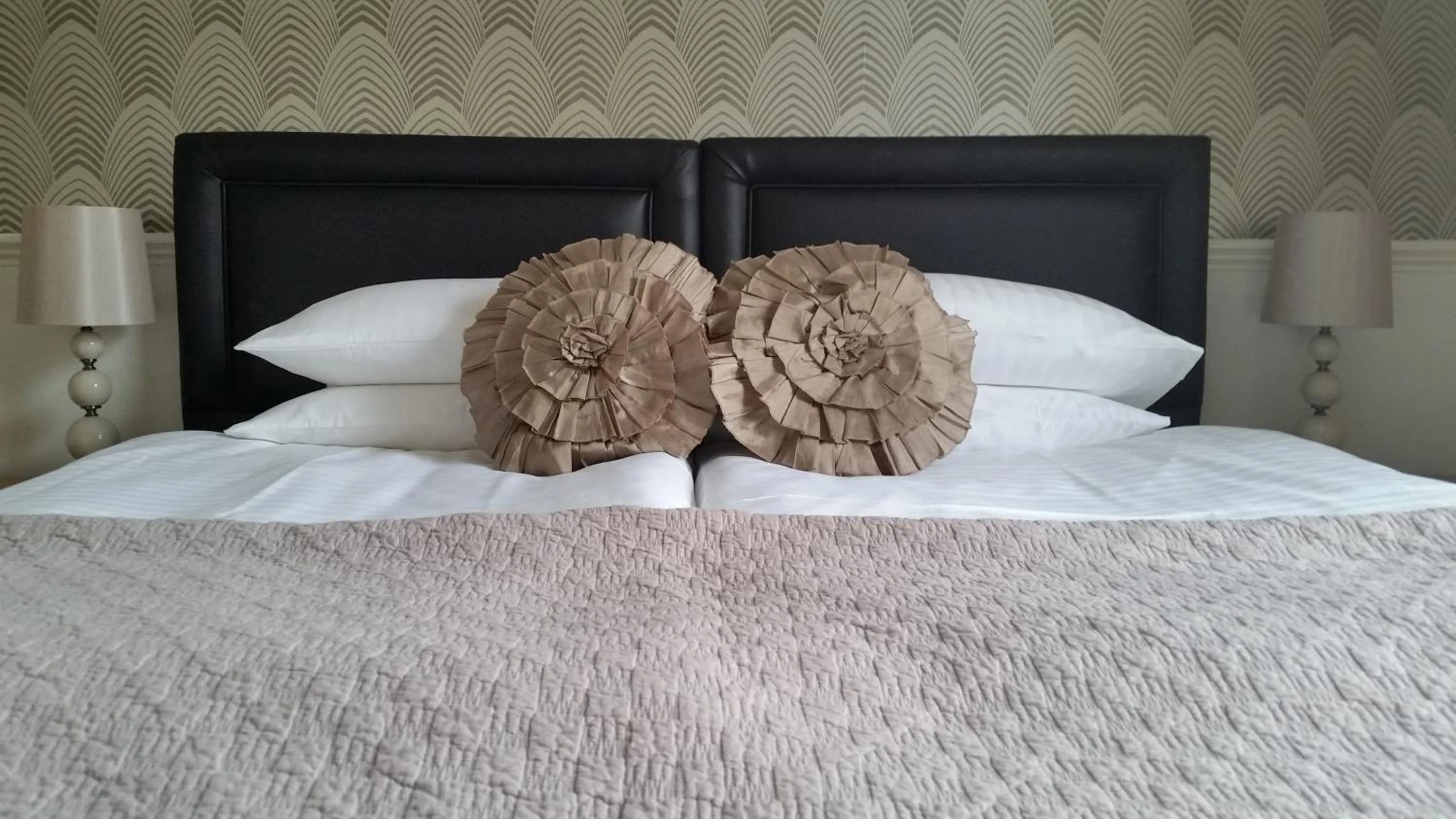 Bed in Gallery Guest House