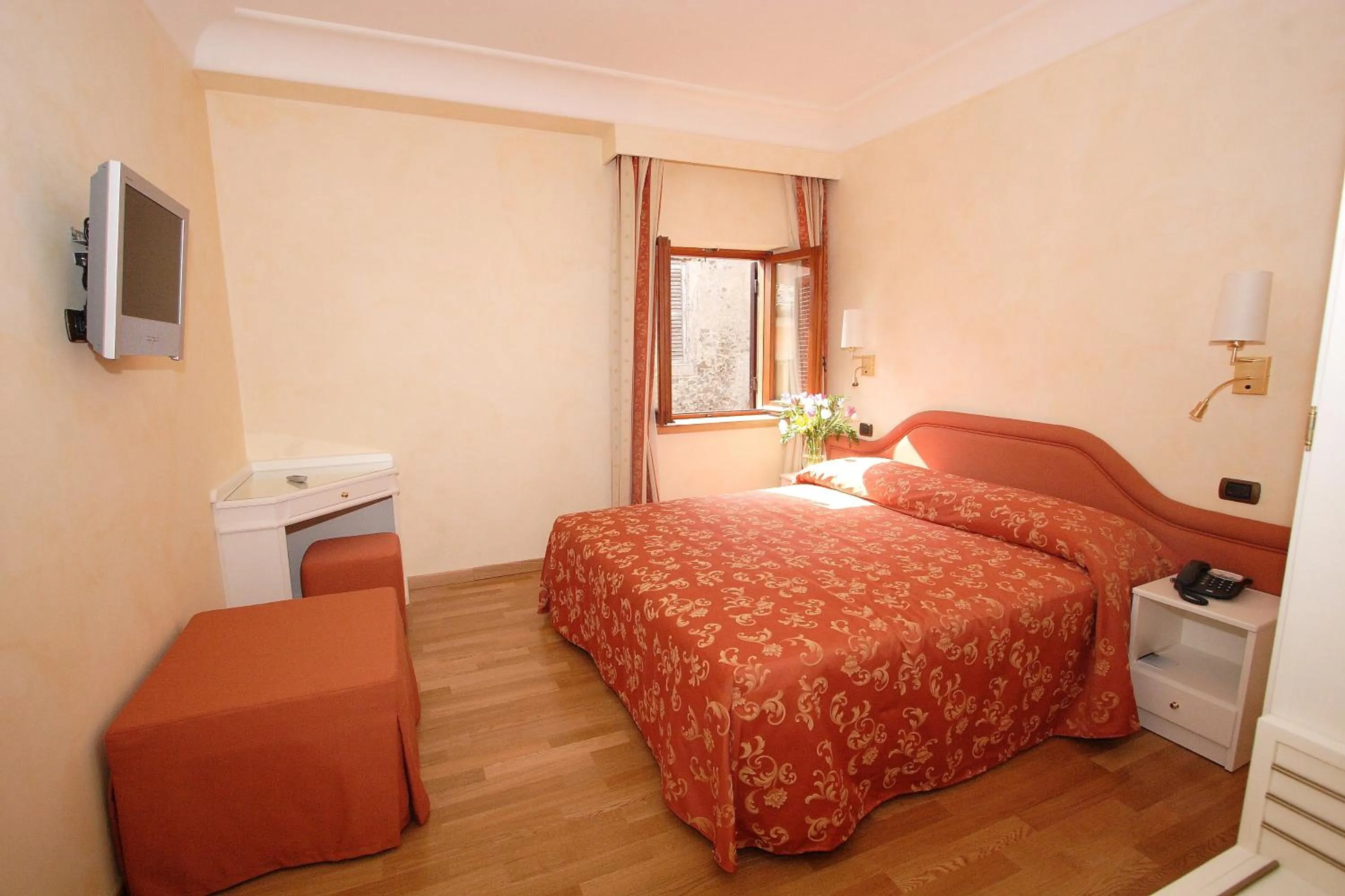 Bedroom, Bed in Hotel Castel Gandolfo