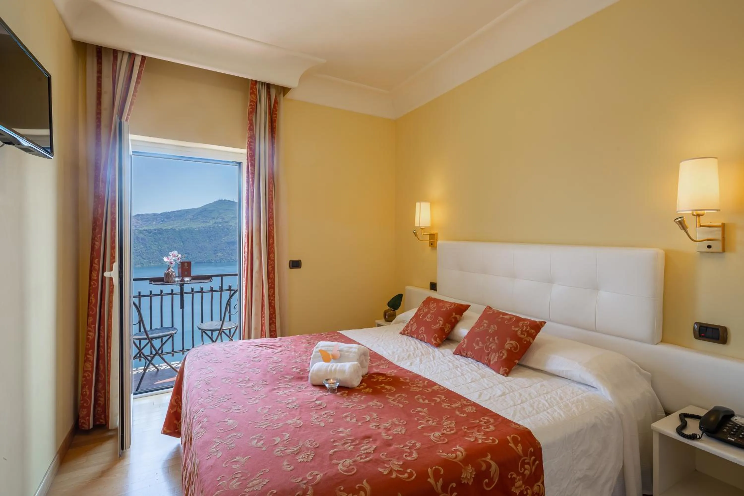 Bedroom, Bed in Hotel Castel Gandolfo
