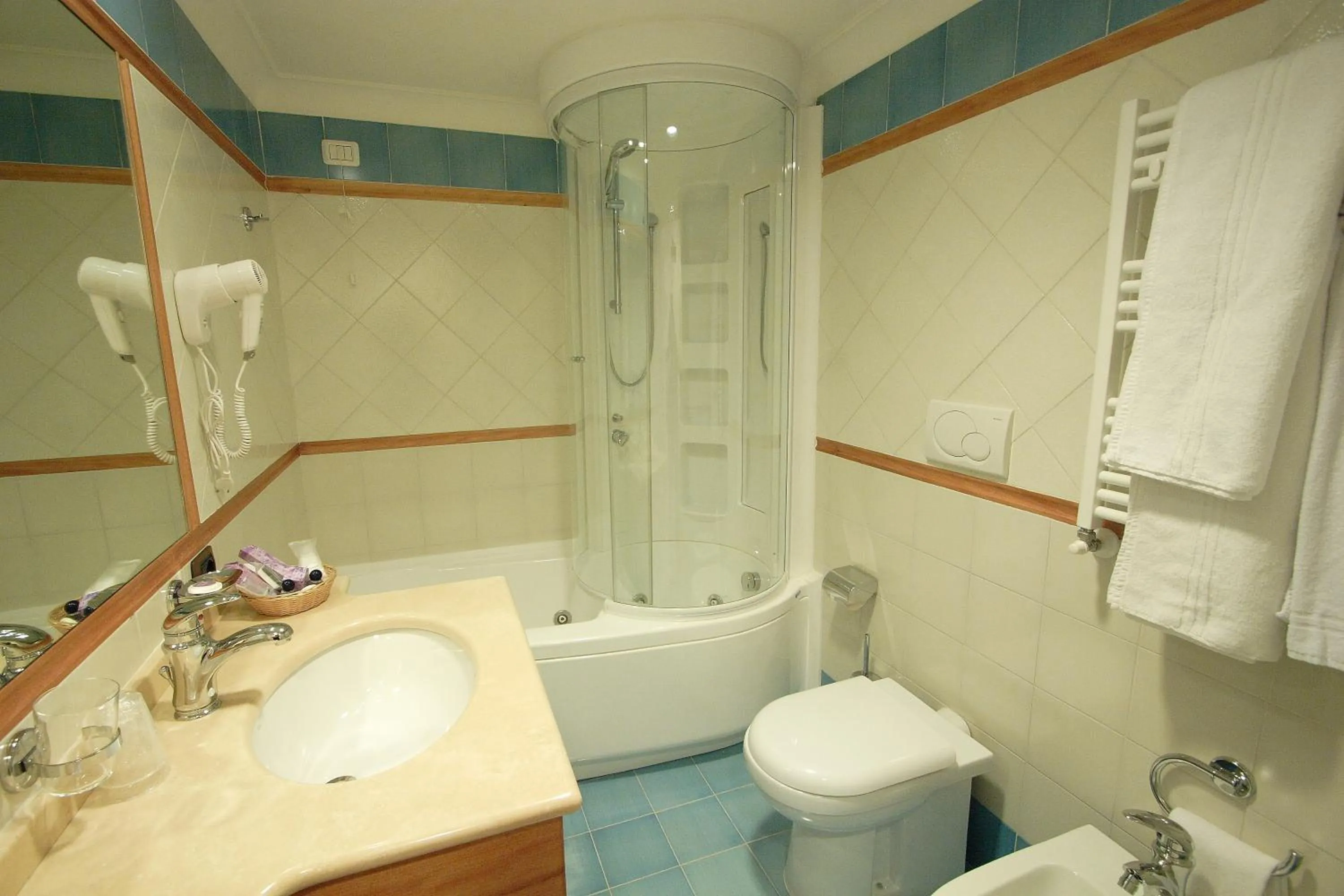 Shower in Hotel Castel Gandolfo