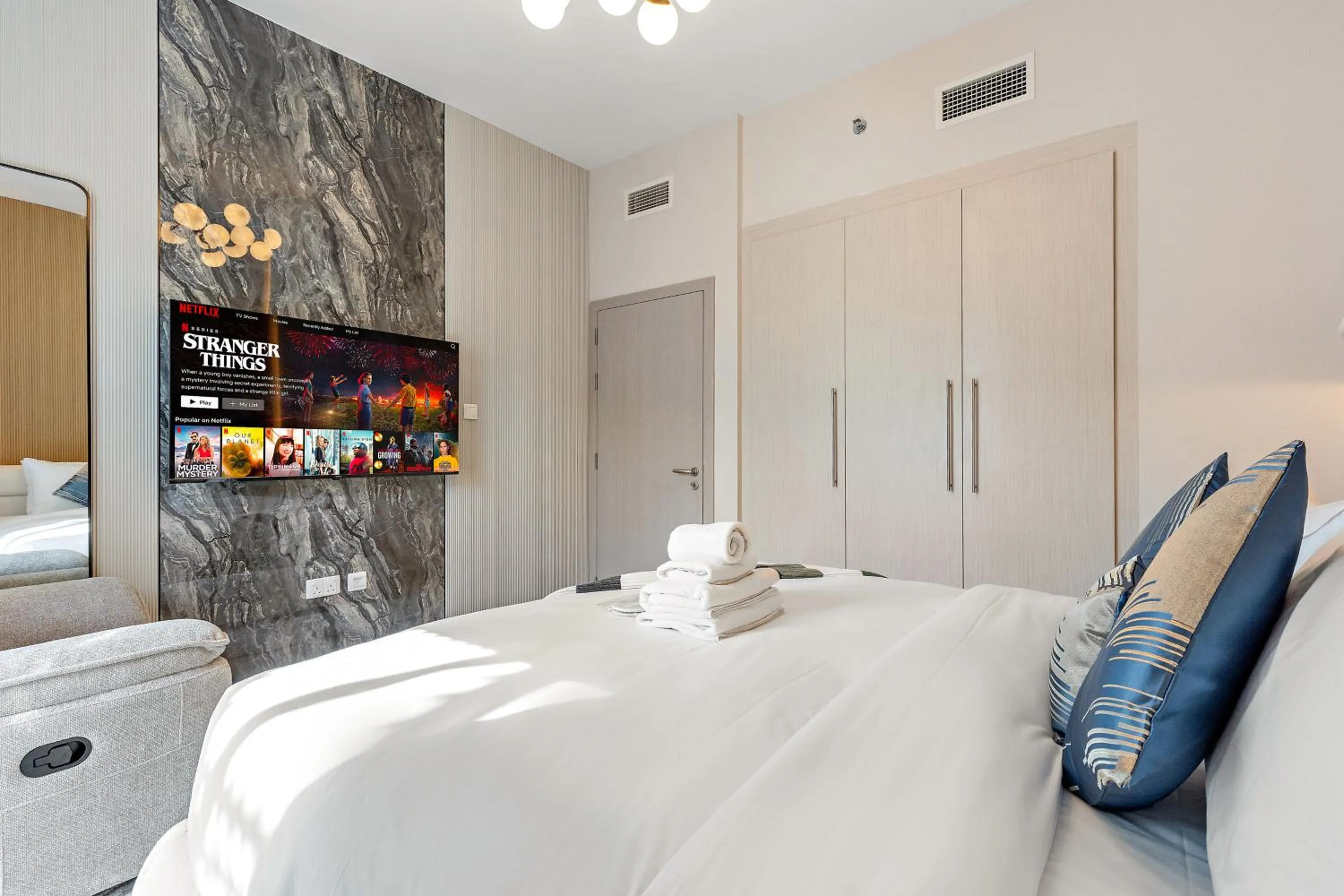 Bed in Desert Key - Perfectly Located Yas Island Premier Apts