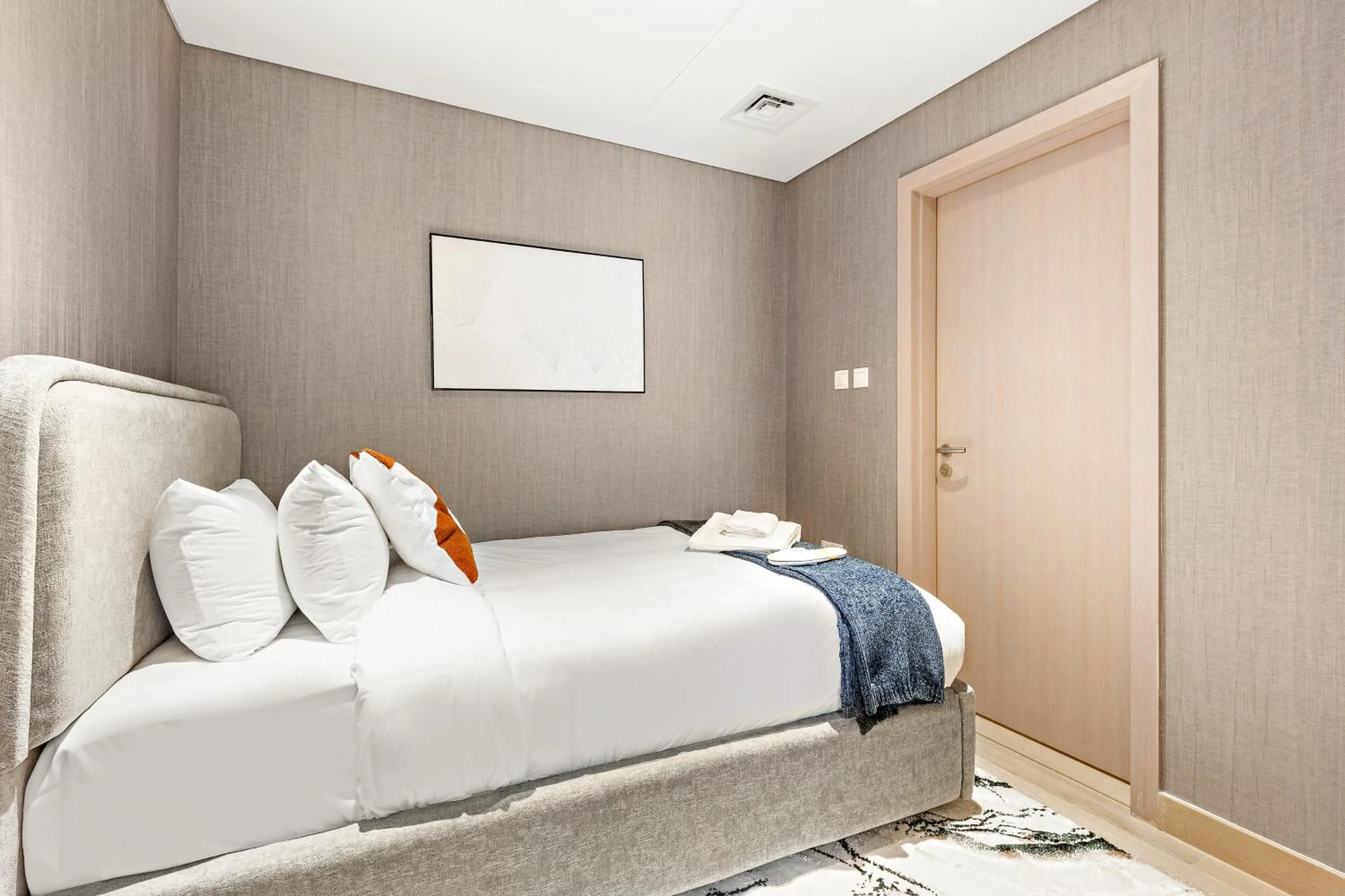 Bedroom, Bed in Desert Key - Perfectly Located Yas Island Premier Apts