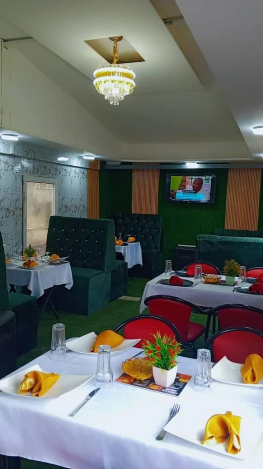 Restaurant/places to eat in Complexe A8CLOS