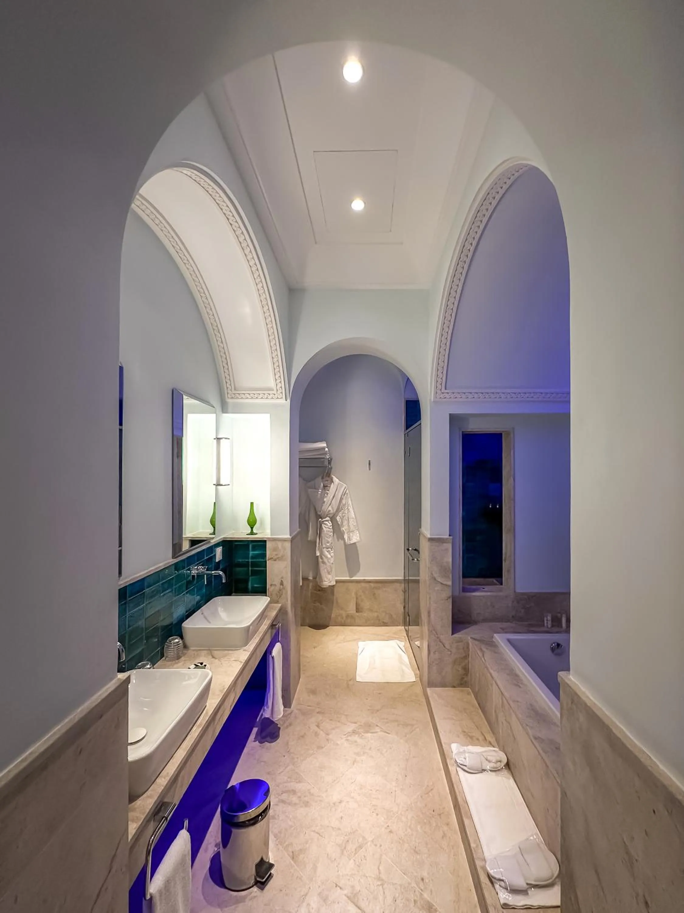 Shower in Dar Ben Turkia