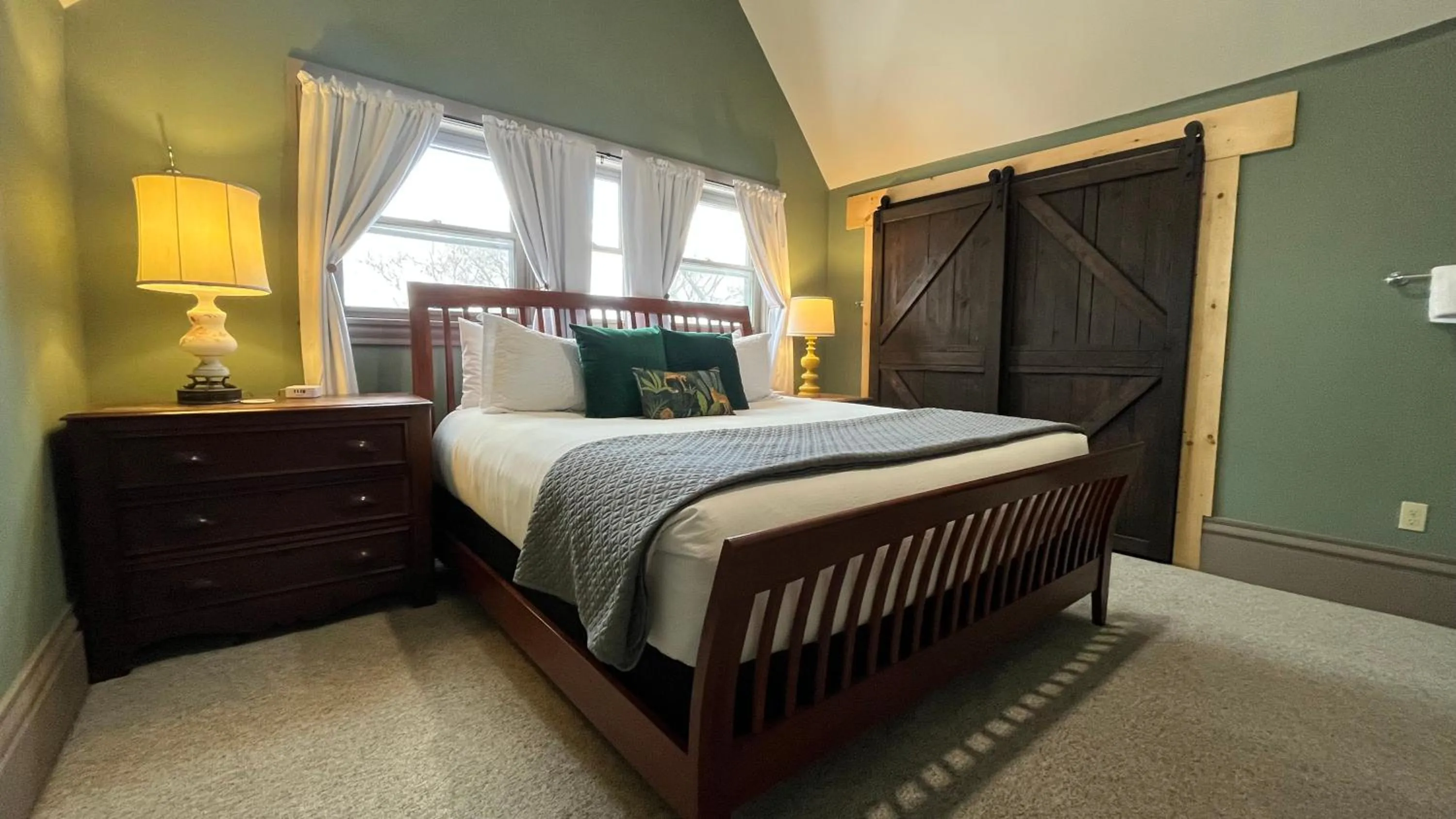 Bed in Stone Gables Inn