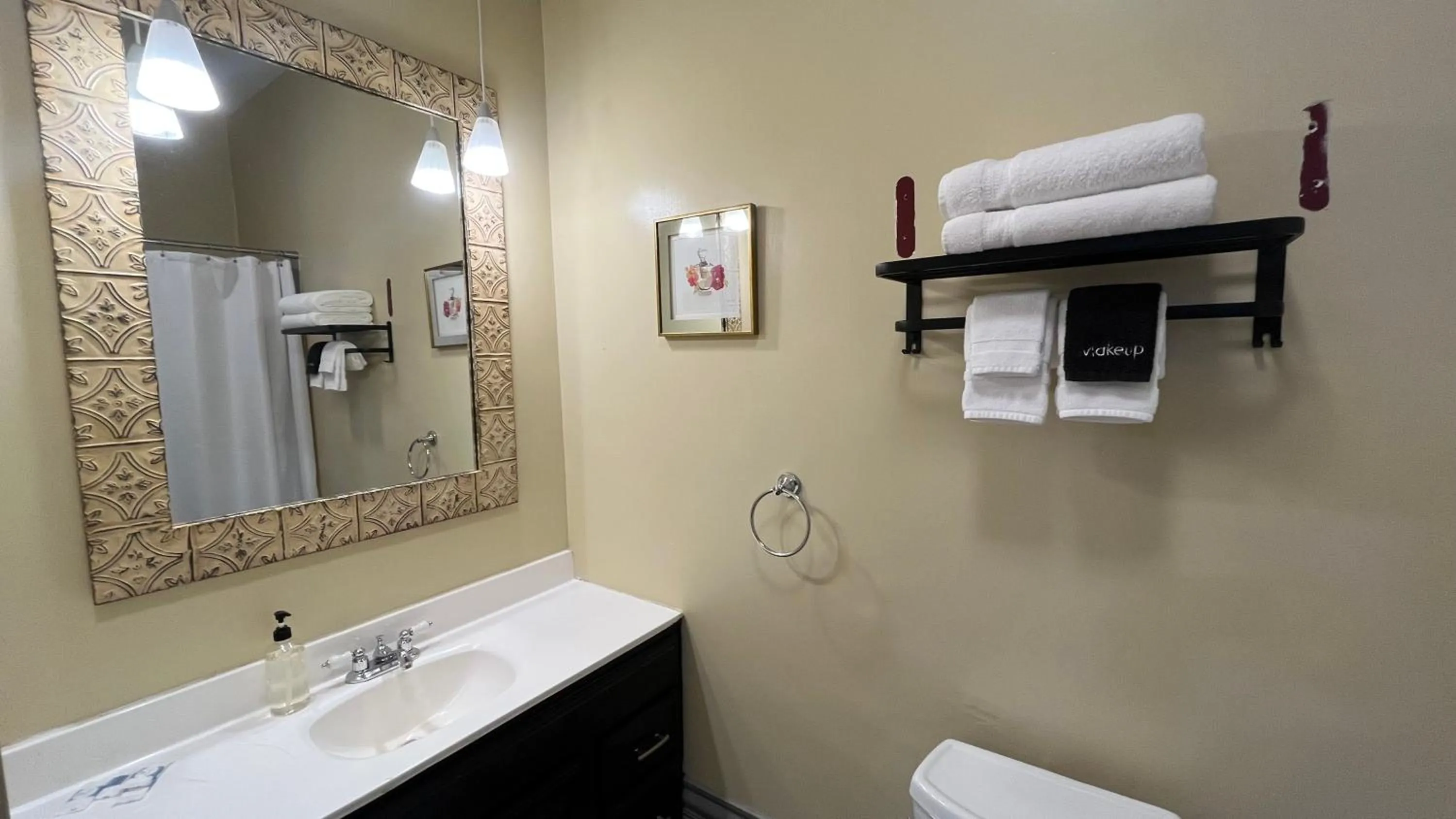 Toilet in Stone Gables Inn