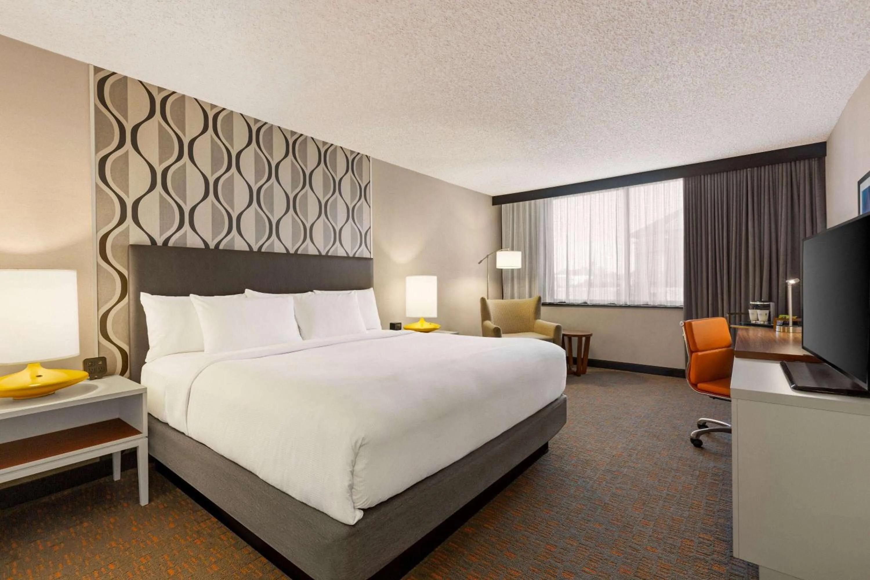 Photo of the whole room, Bed in Wyndham Fort Smith City Center