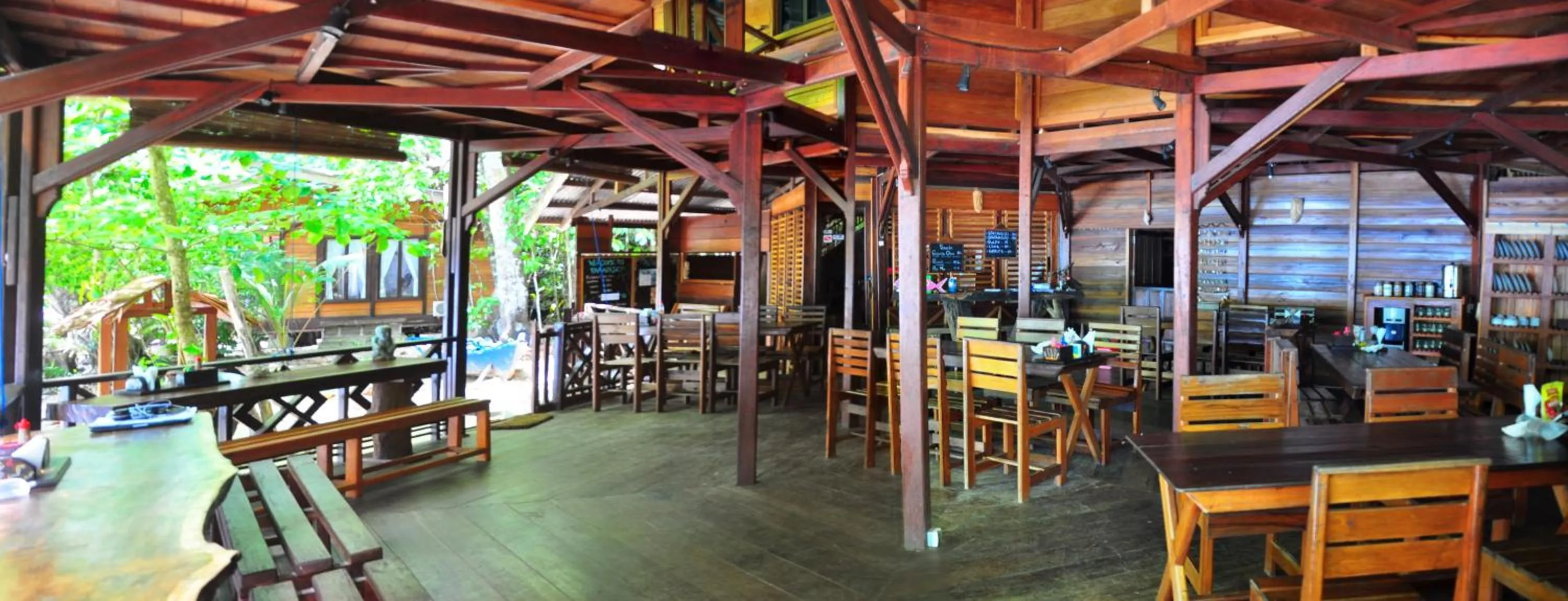 Restaurant/places to eat in Raja Ampat Dive Resort