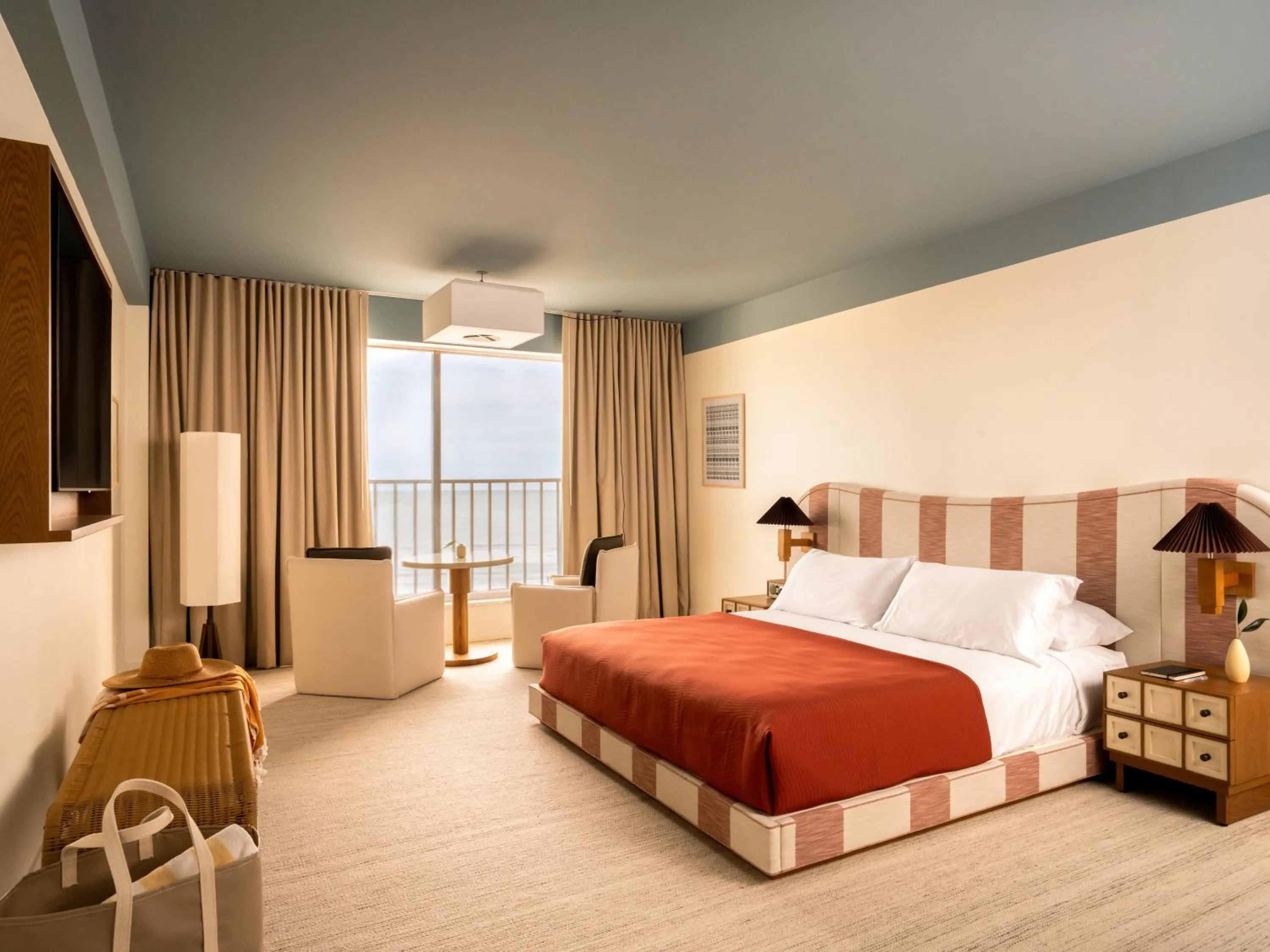 Bed in Trailborn Surf & Sound, Outdoor Collection by Marriott Bonvoy