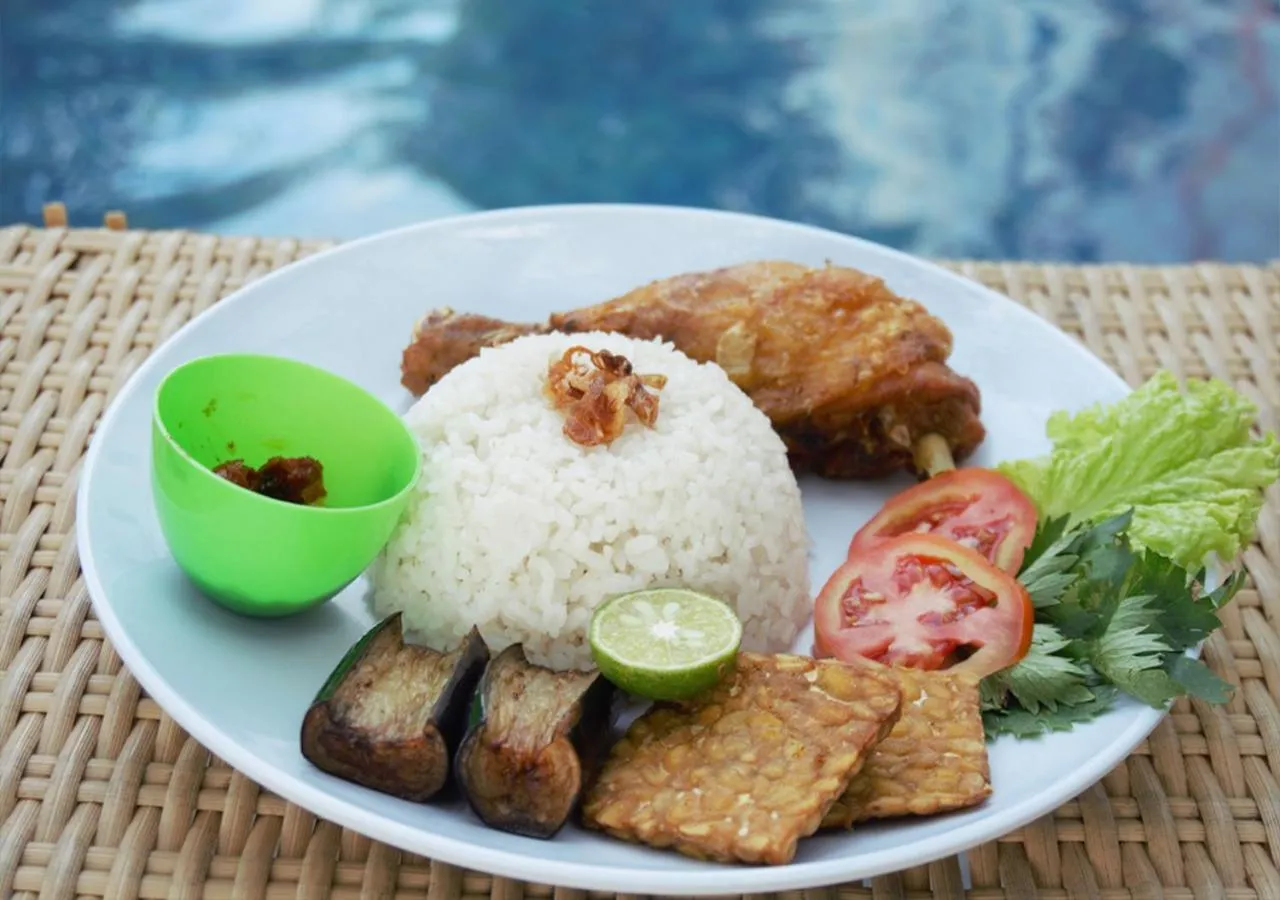 Restaurant/places to eat in Singaraja Beach Hotel