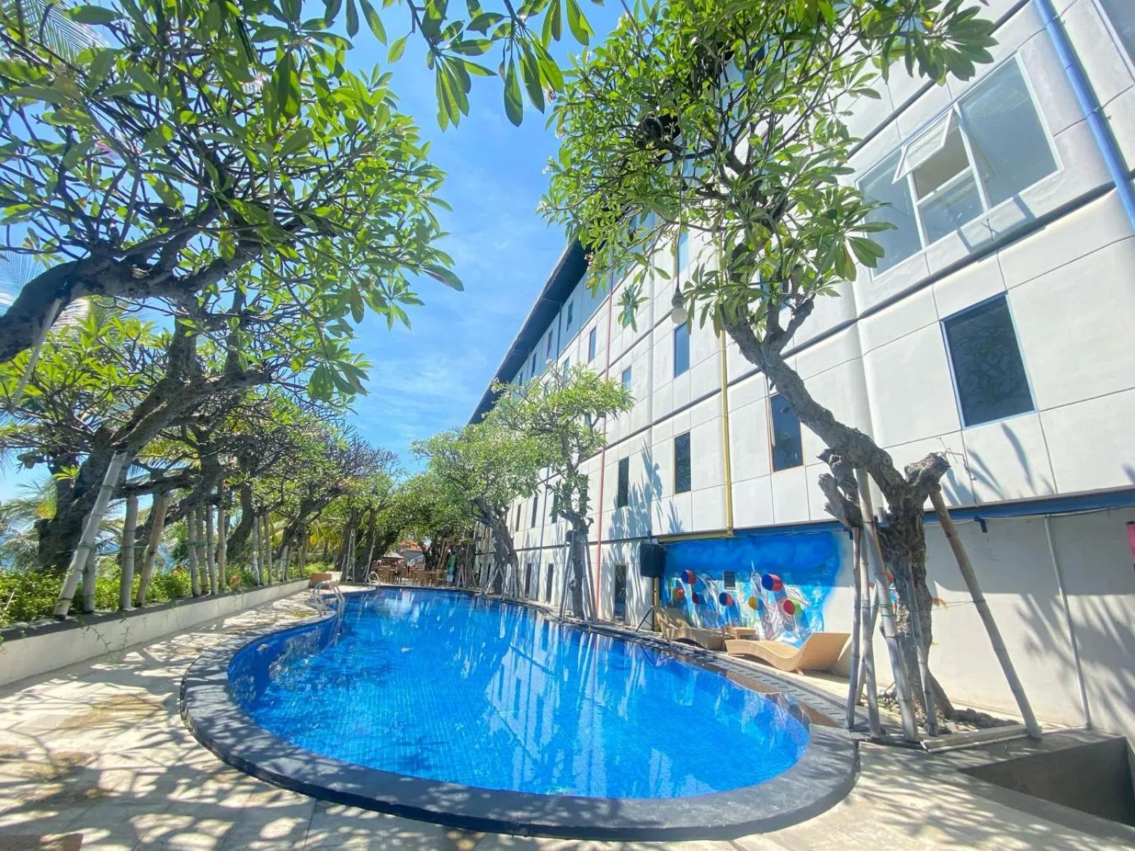 Swimming pool in Singaraja Beach Hotel
