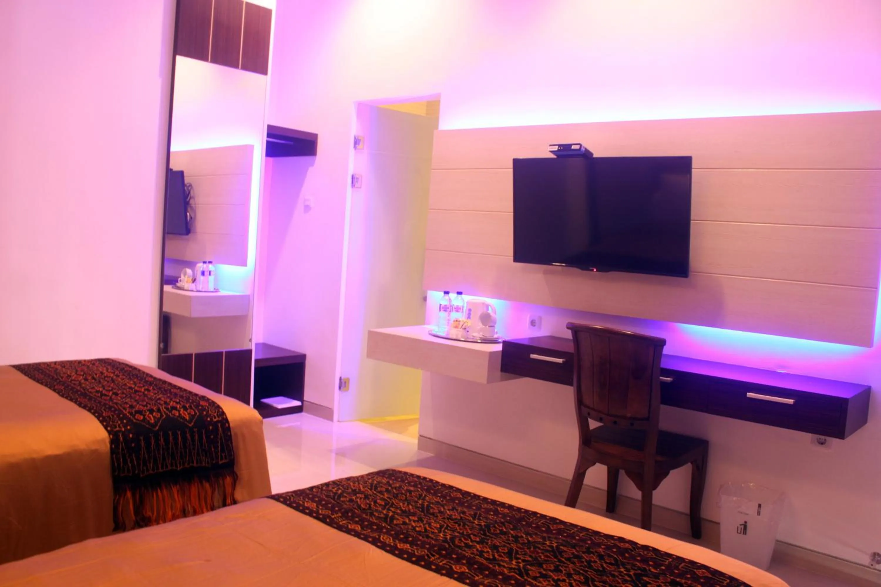 Bed in Tlogomas Guest House