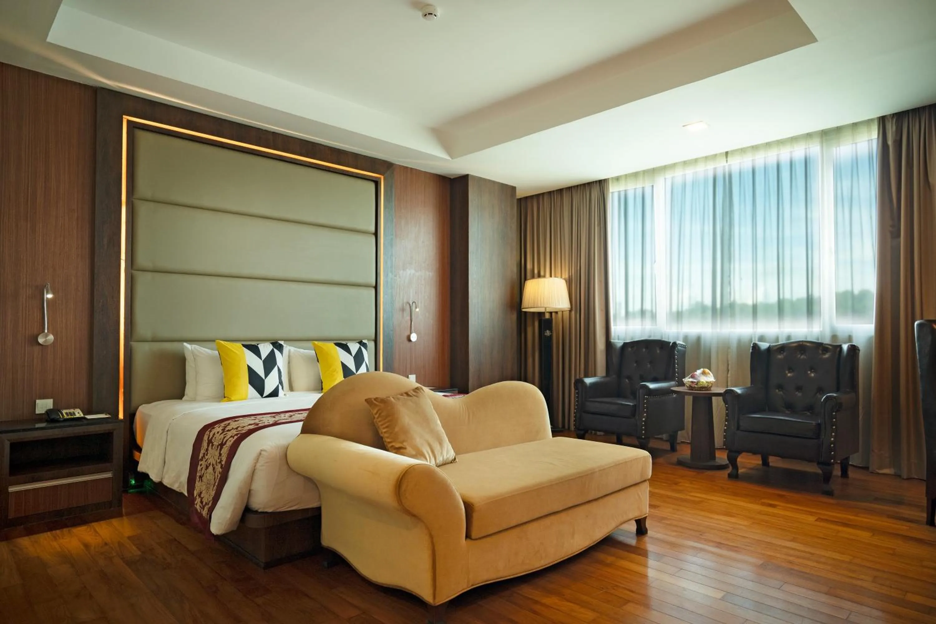 Guests, Bed in Nagoya Hill Hotel Batam