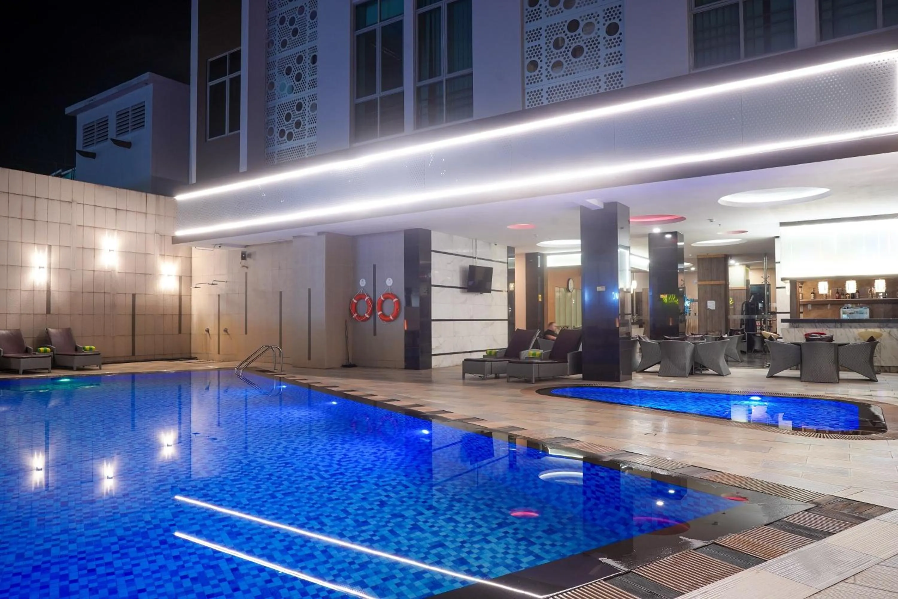 Swimming pool in Nagoya Hill Hotel Batam