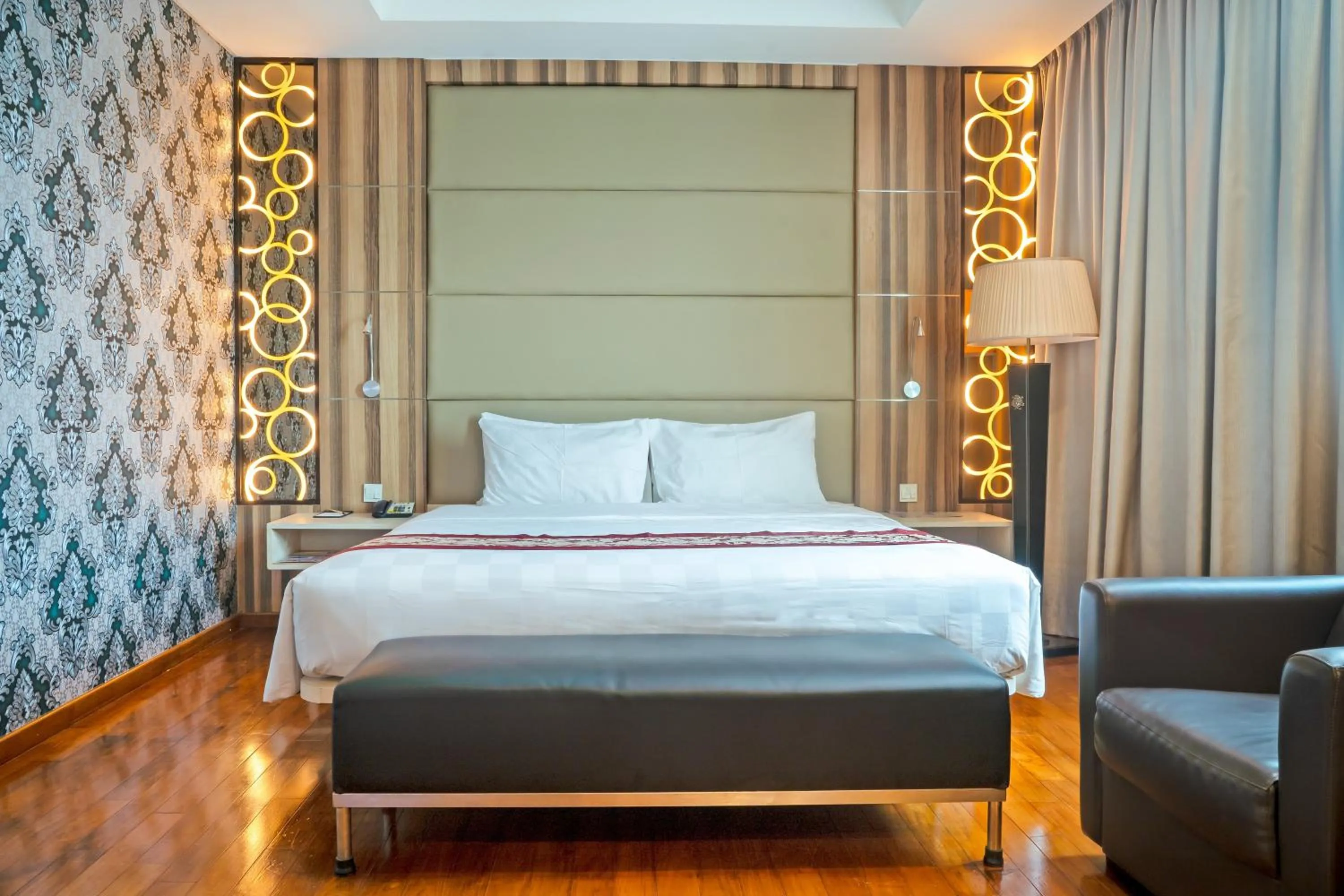 Bed in Nagoya Hill Hotel Batam