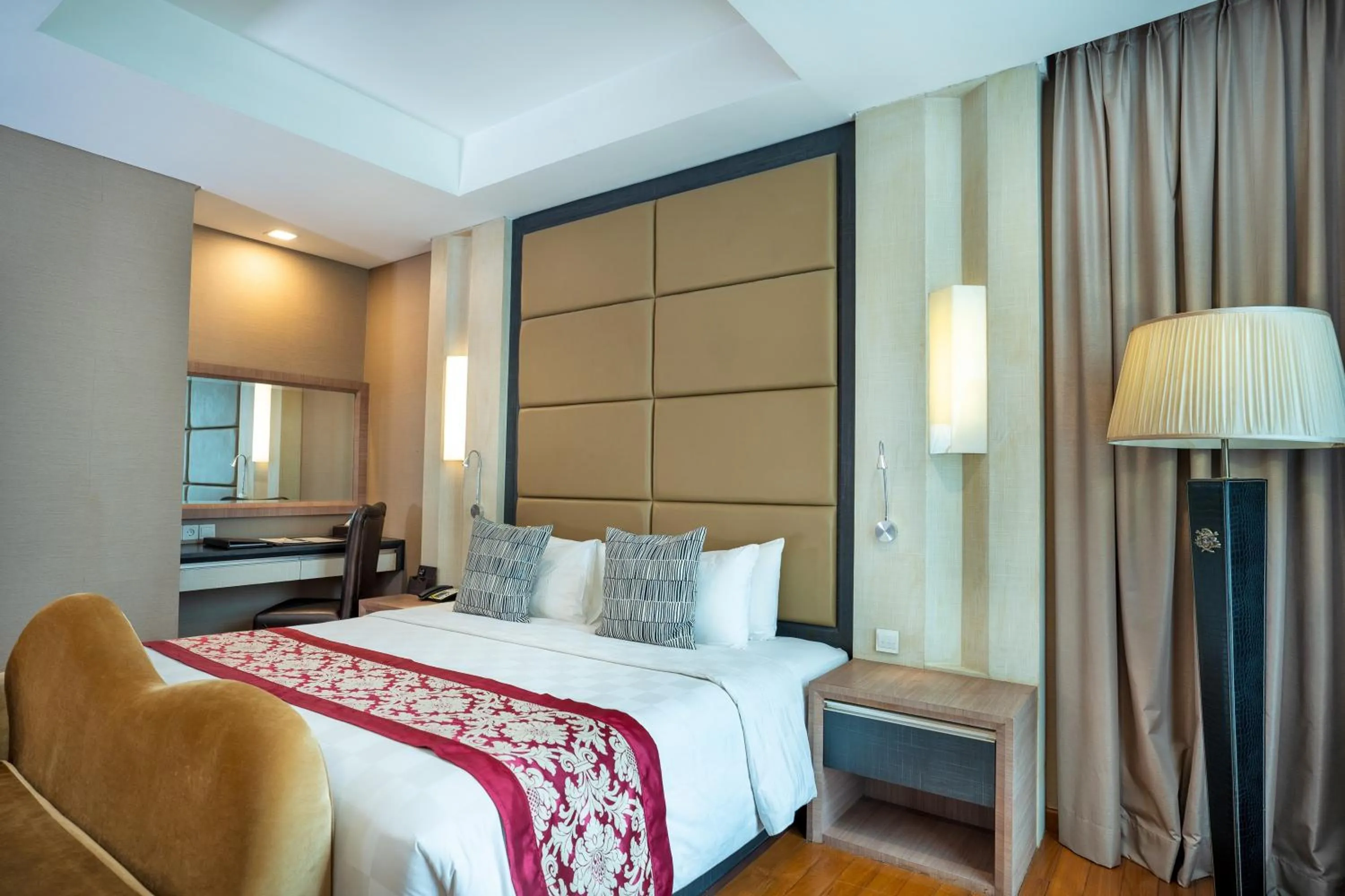 Bed in Nagoya Hill Hotel Batam