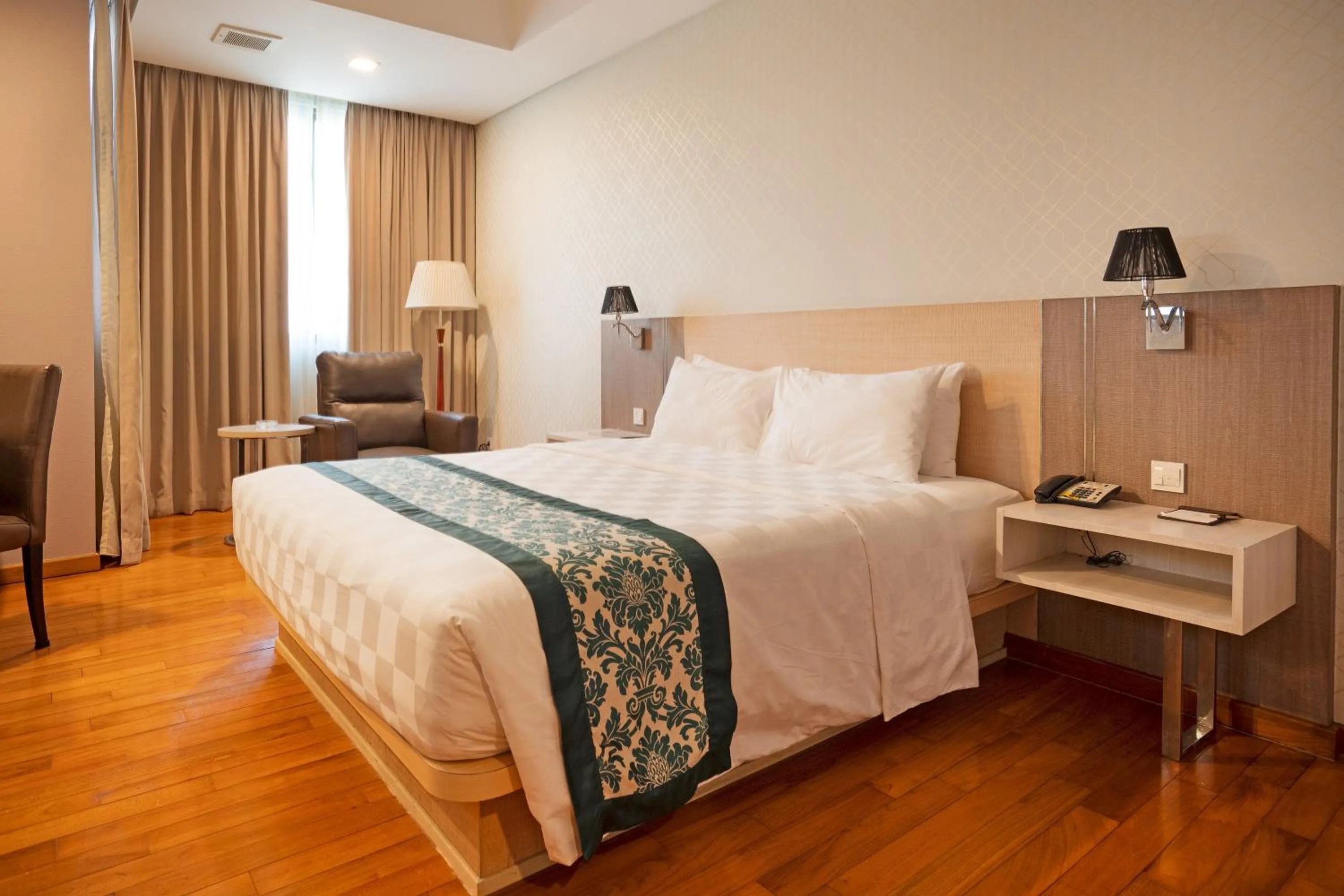 Bed in Nagoya Hill Hotel Batam