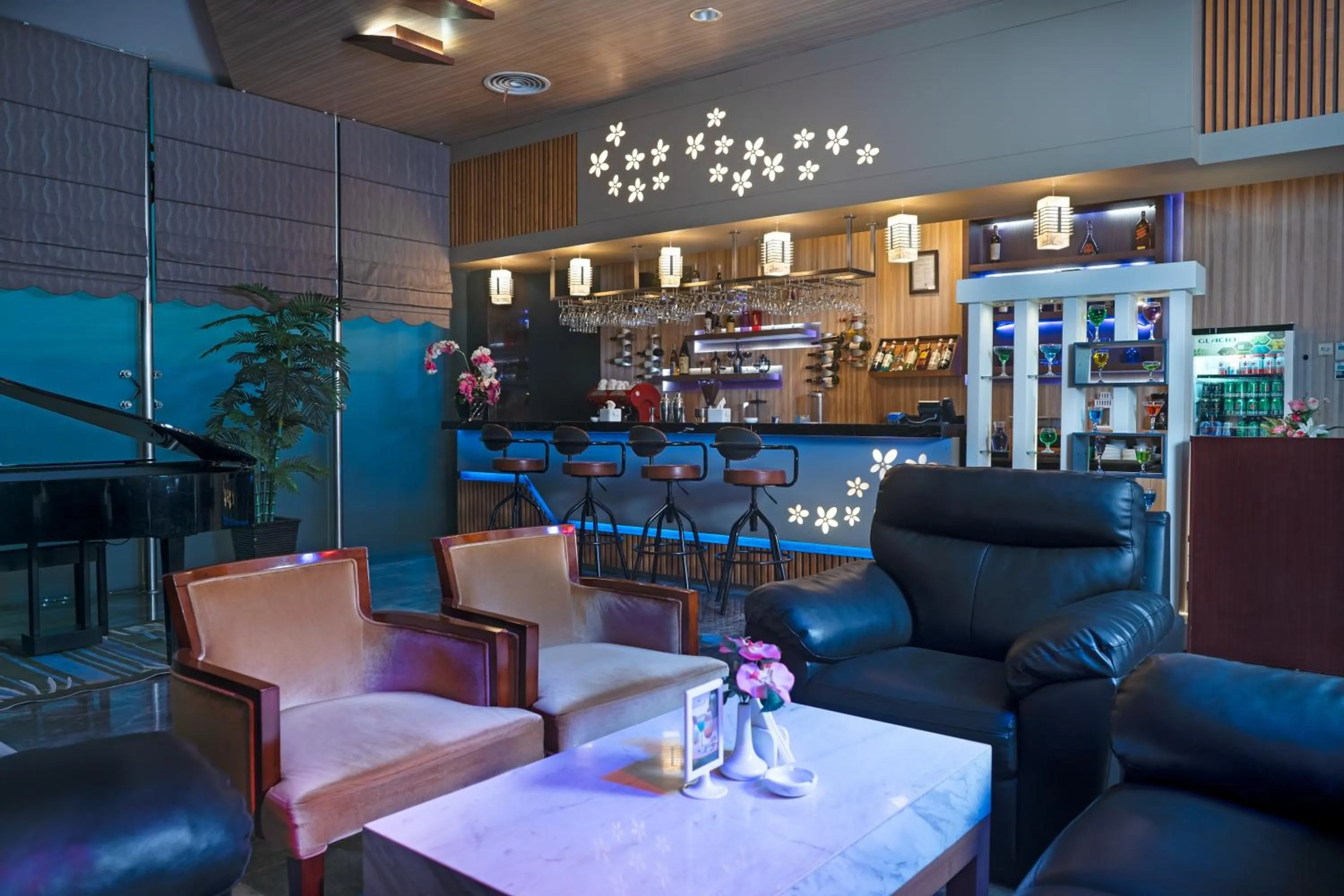 Lounge or bar in Nagoya Hill Hotel Batam