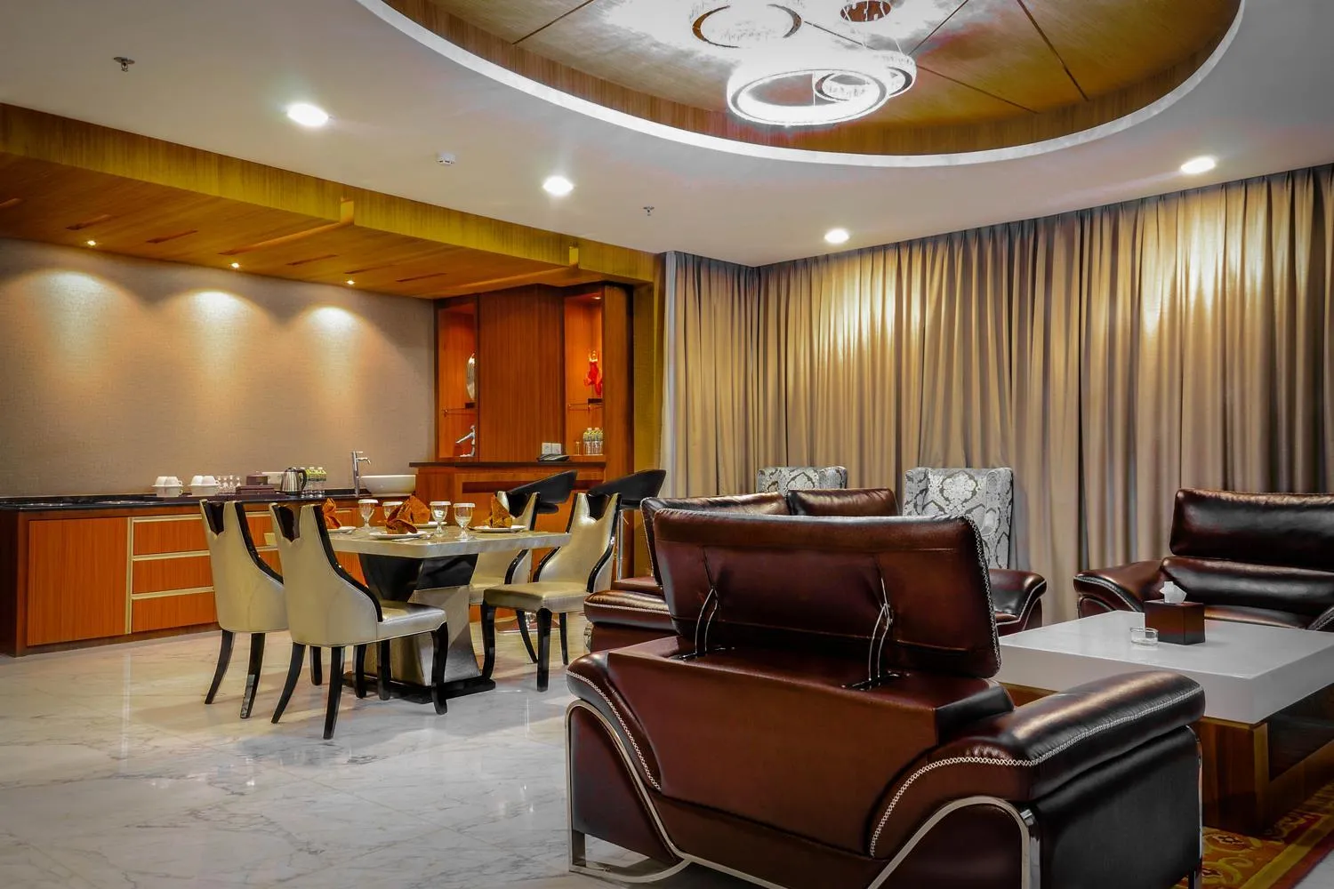 Dining area in Nagoya Hill Hotel Batam