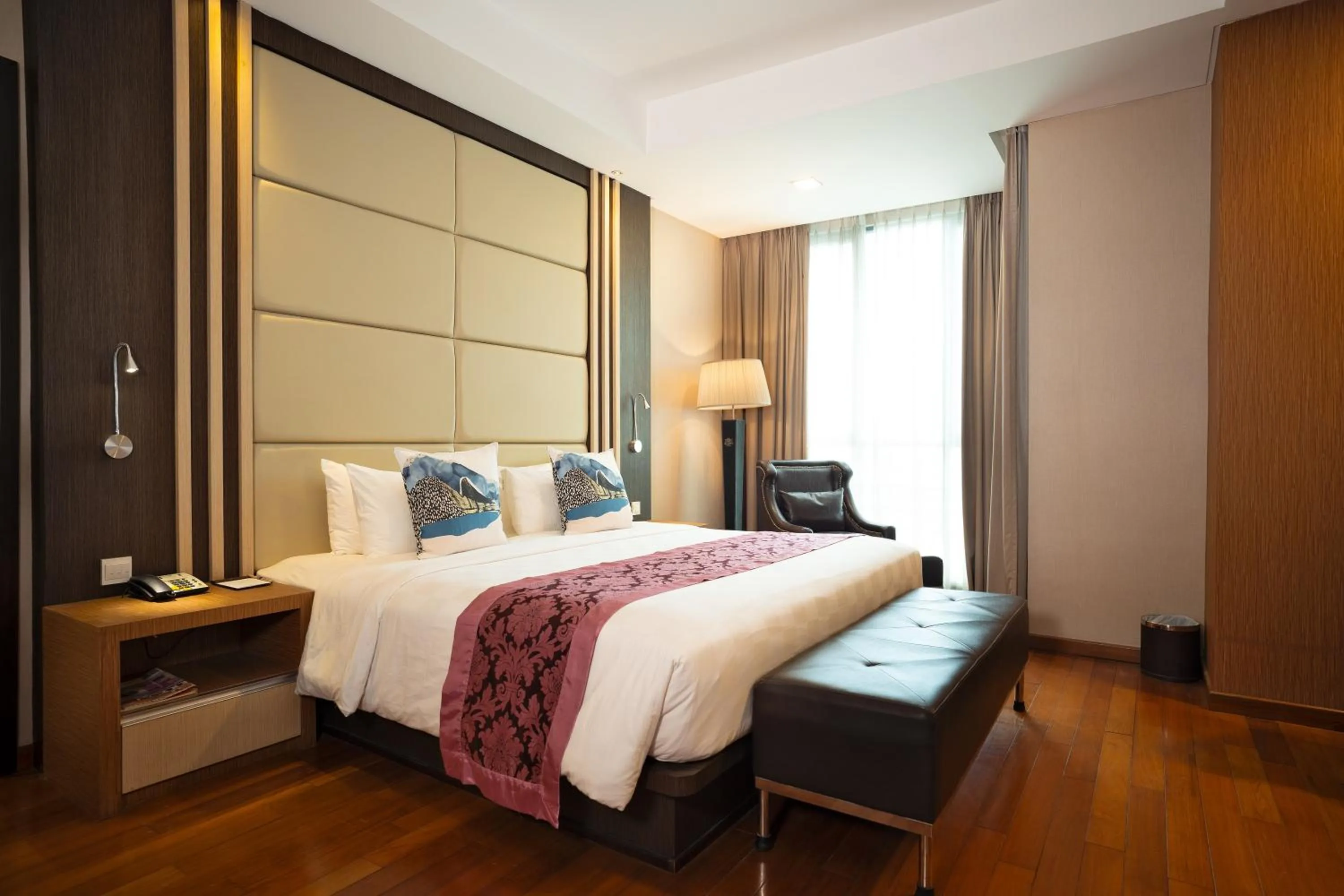 Bed in Nagoya Hill Hotel Batam