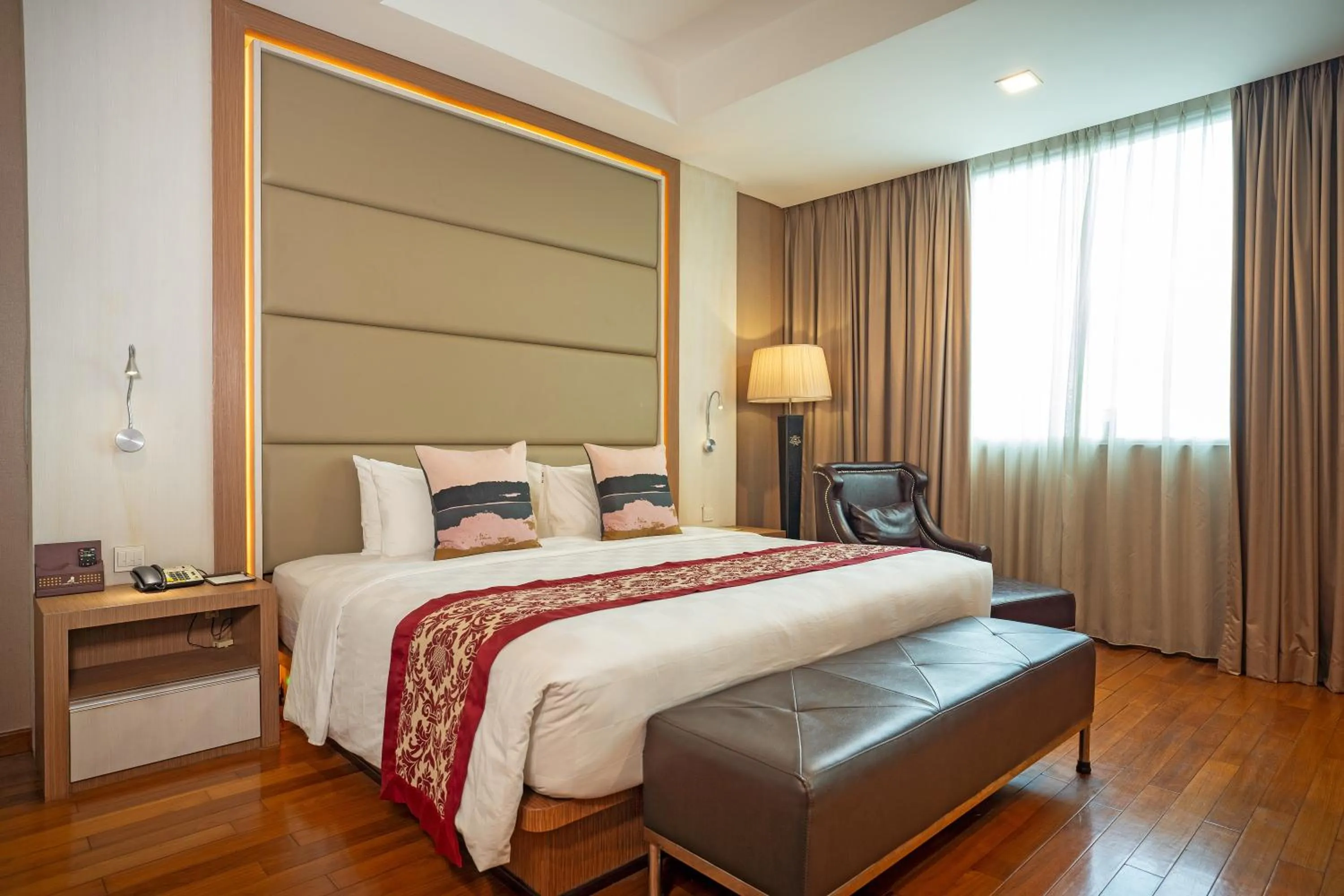 Bed in Nagoya Hill Hotel Batam