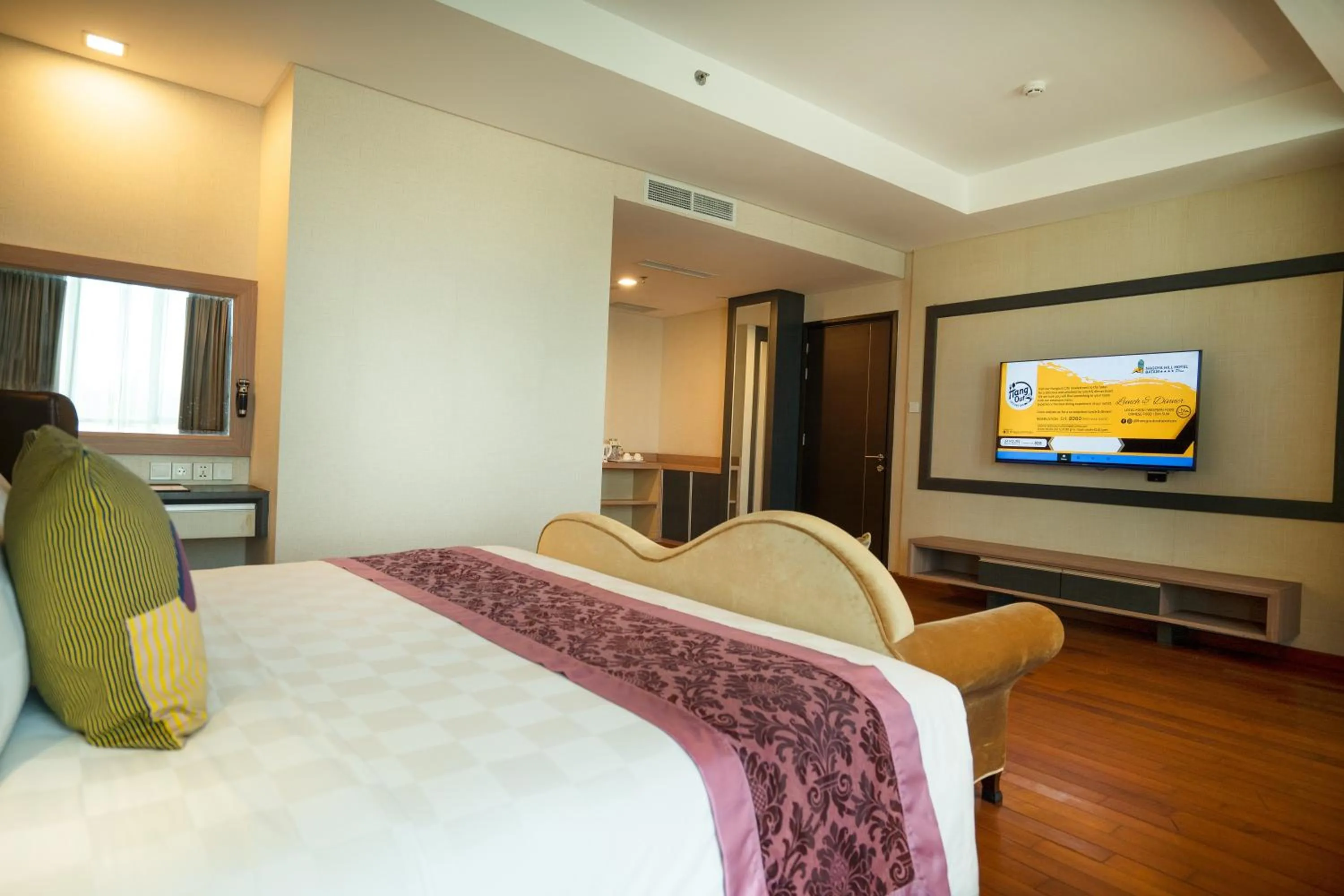 Bed in Nagoya Hill Hotel Batam