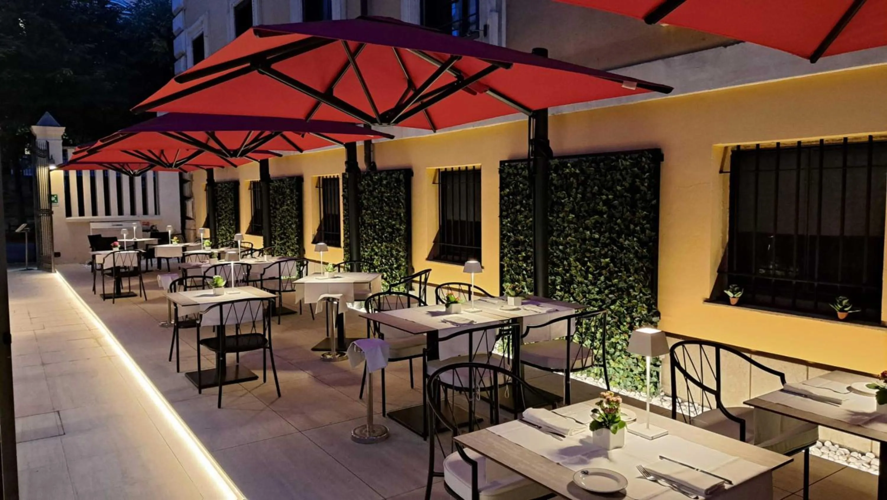 Restaurant/places to eat in Rose Garden Palace Roma by OMNIA hotels