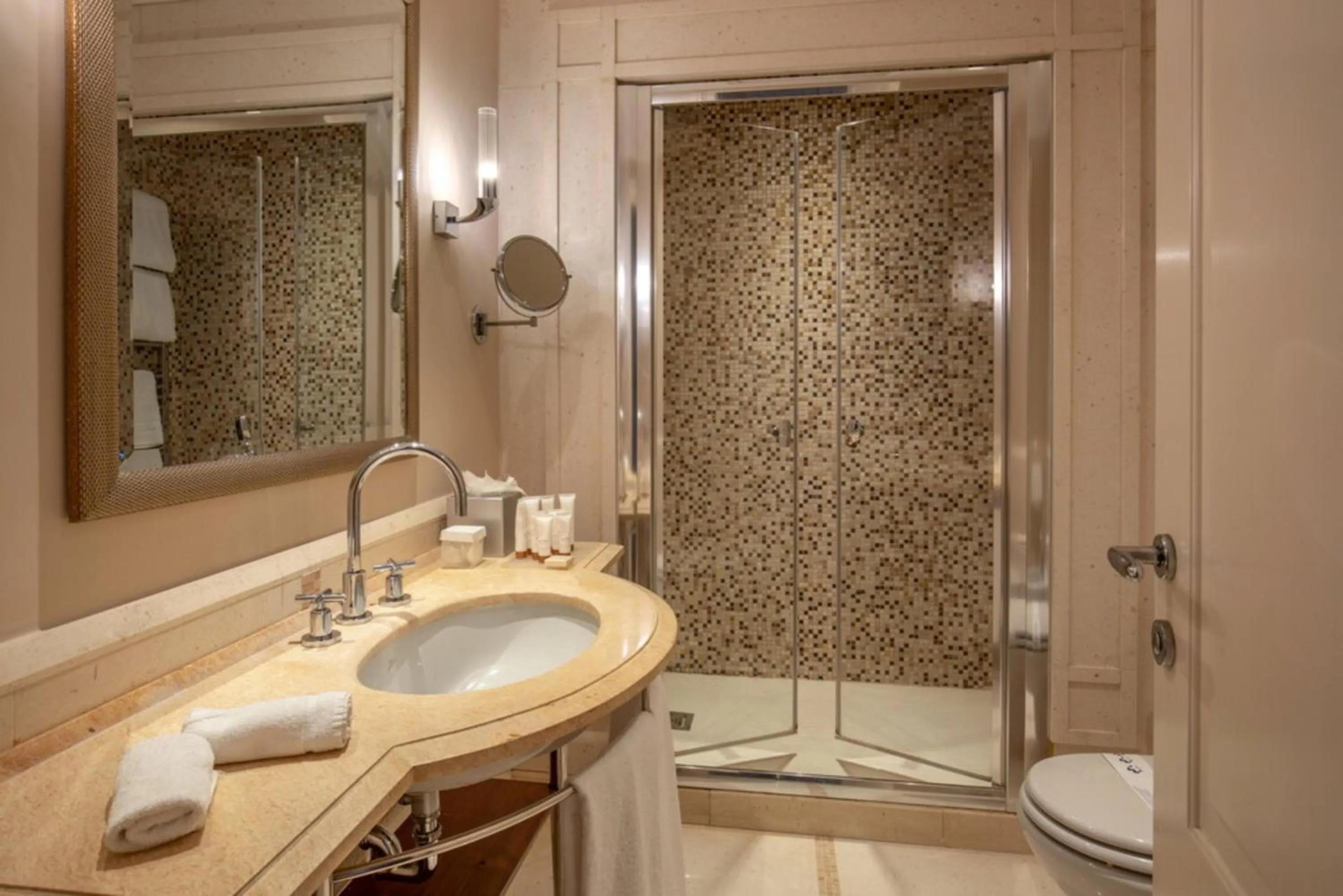 Shower in Rose Garden Palace Roma by OMNIA hotels
