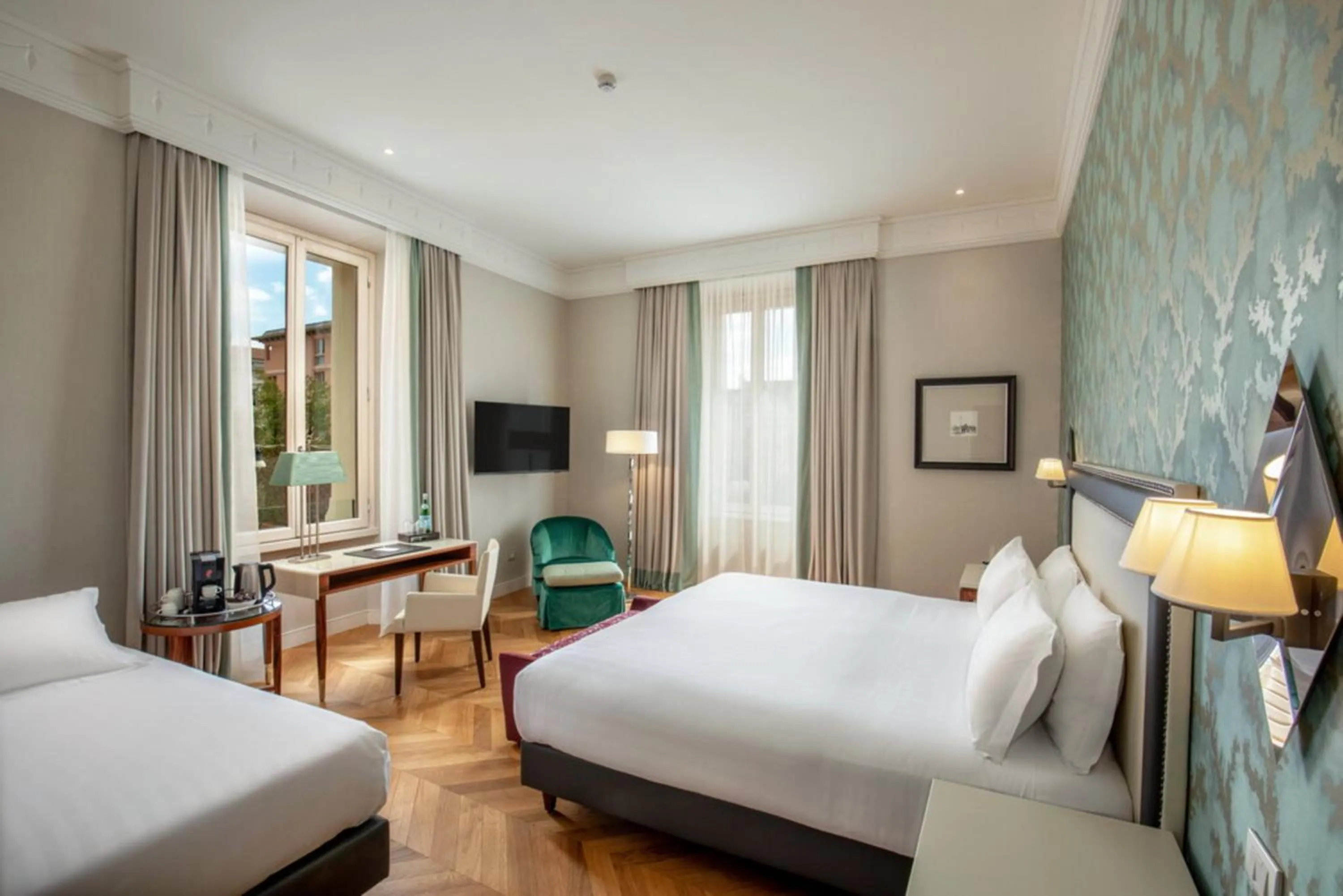 Bed in Rose Garden Palace Roma by OMNIA hotels