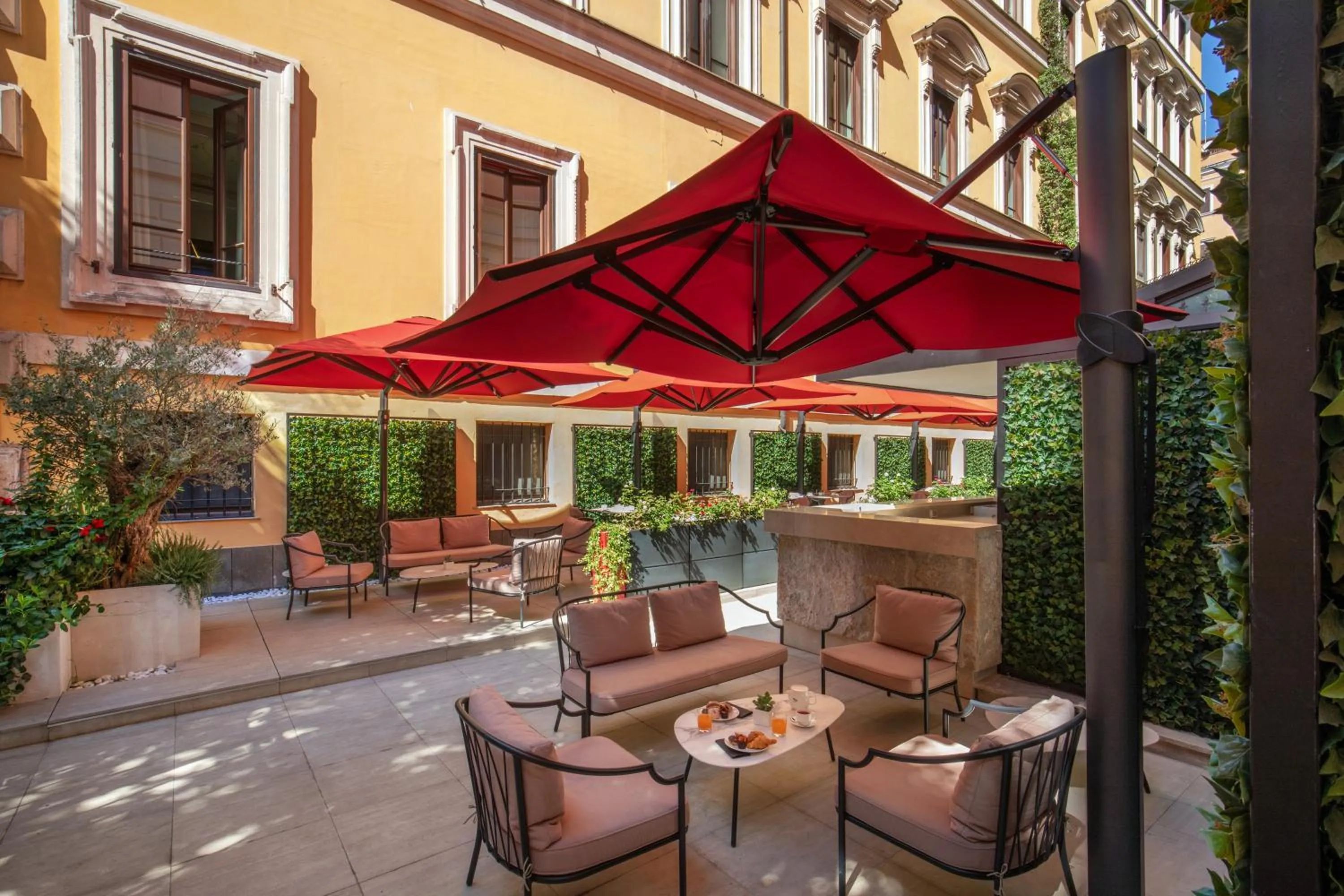Garden in Rose Garden Palace Roma by OMNIA hotels